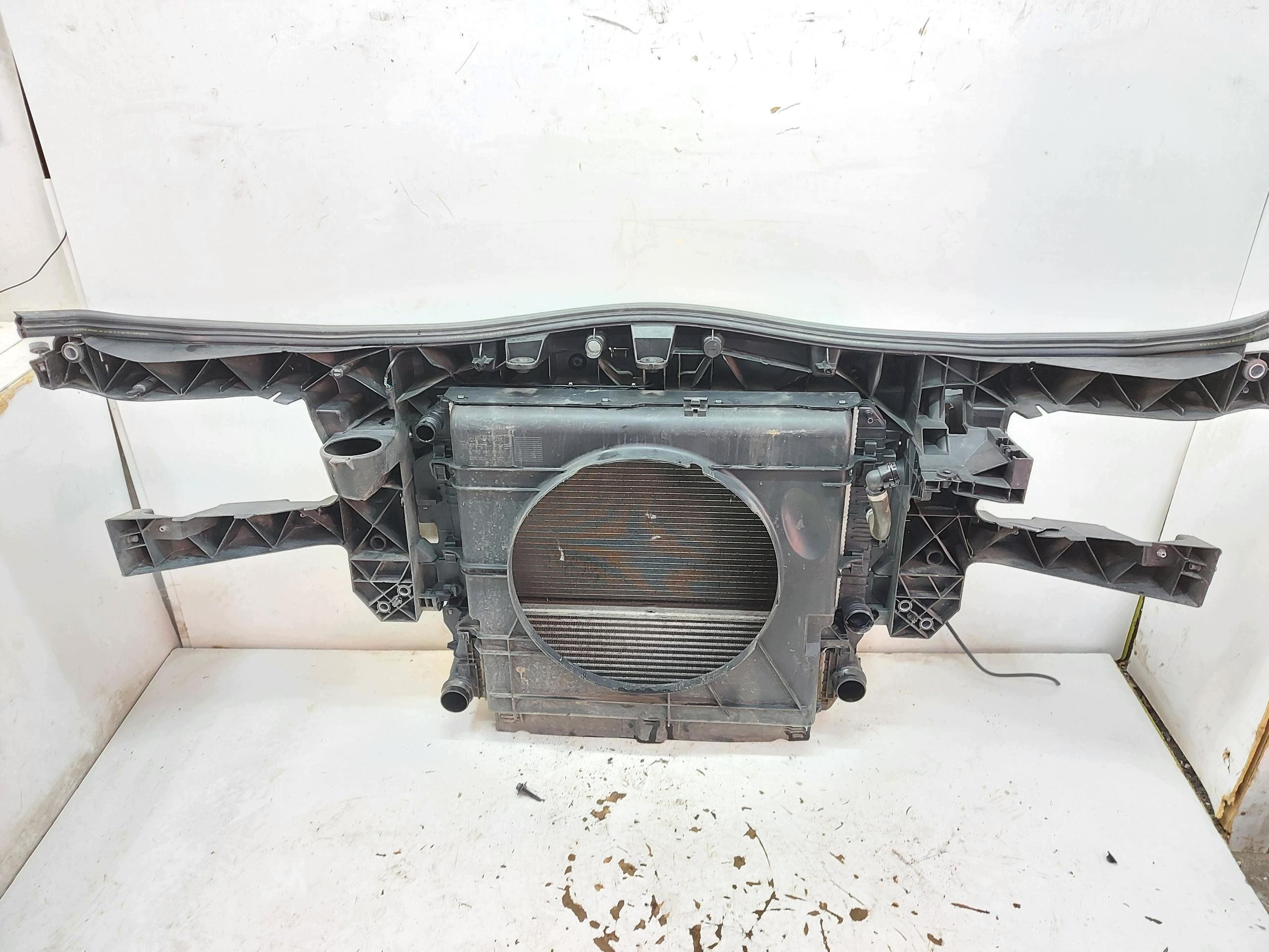 Mercedes Sprinter w907 2020, 2.1 CDI front body wall radiator