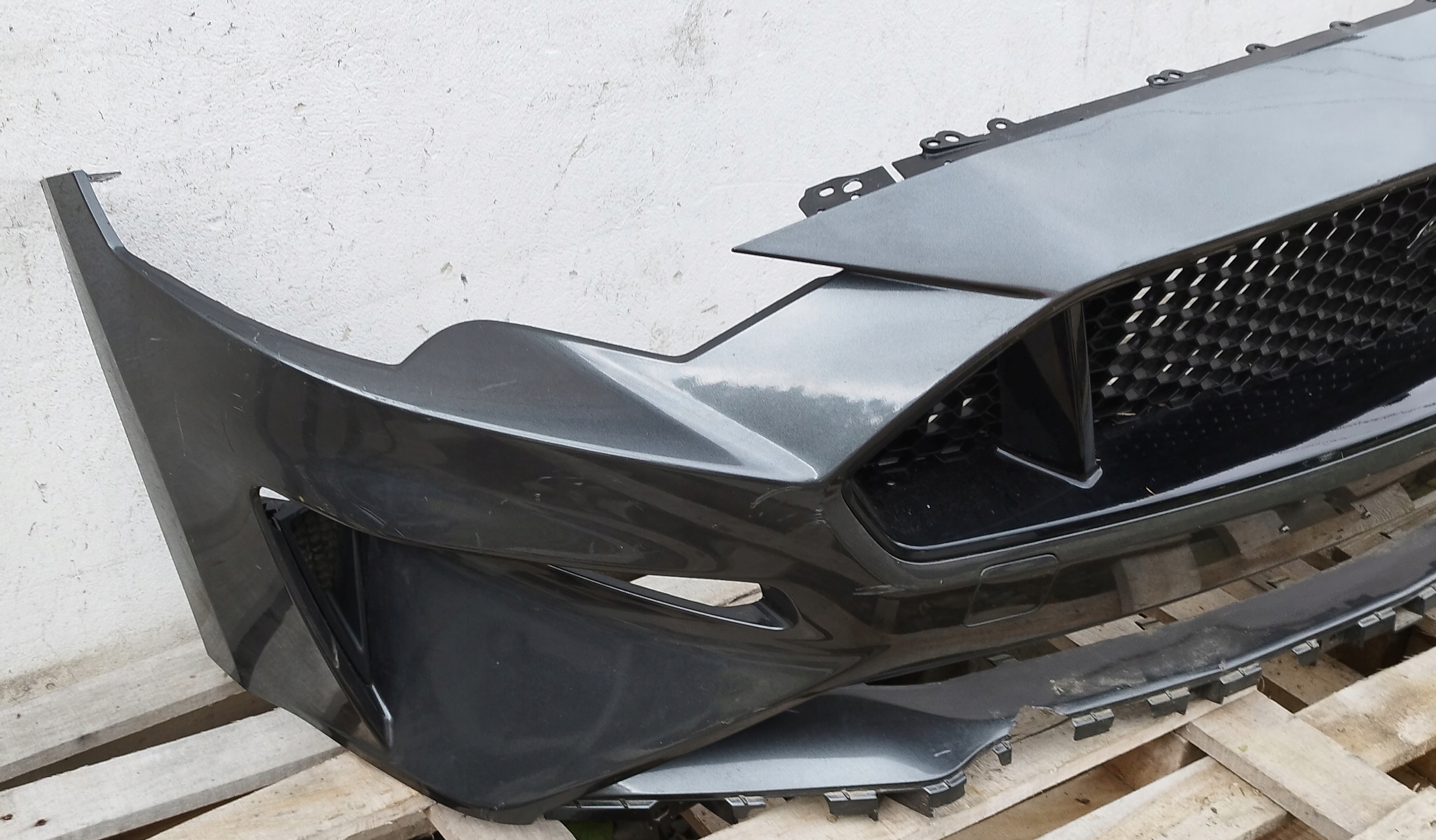 FORD MUSTANG VI LIFT GT 5.0 2018 - front bumper front JR3B-17C331-BDW