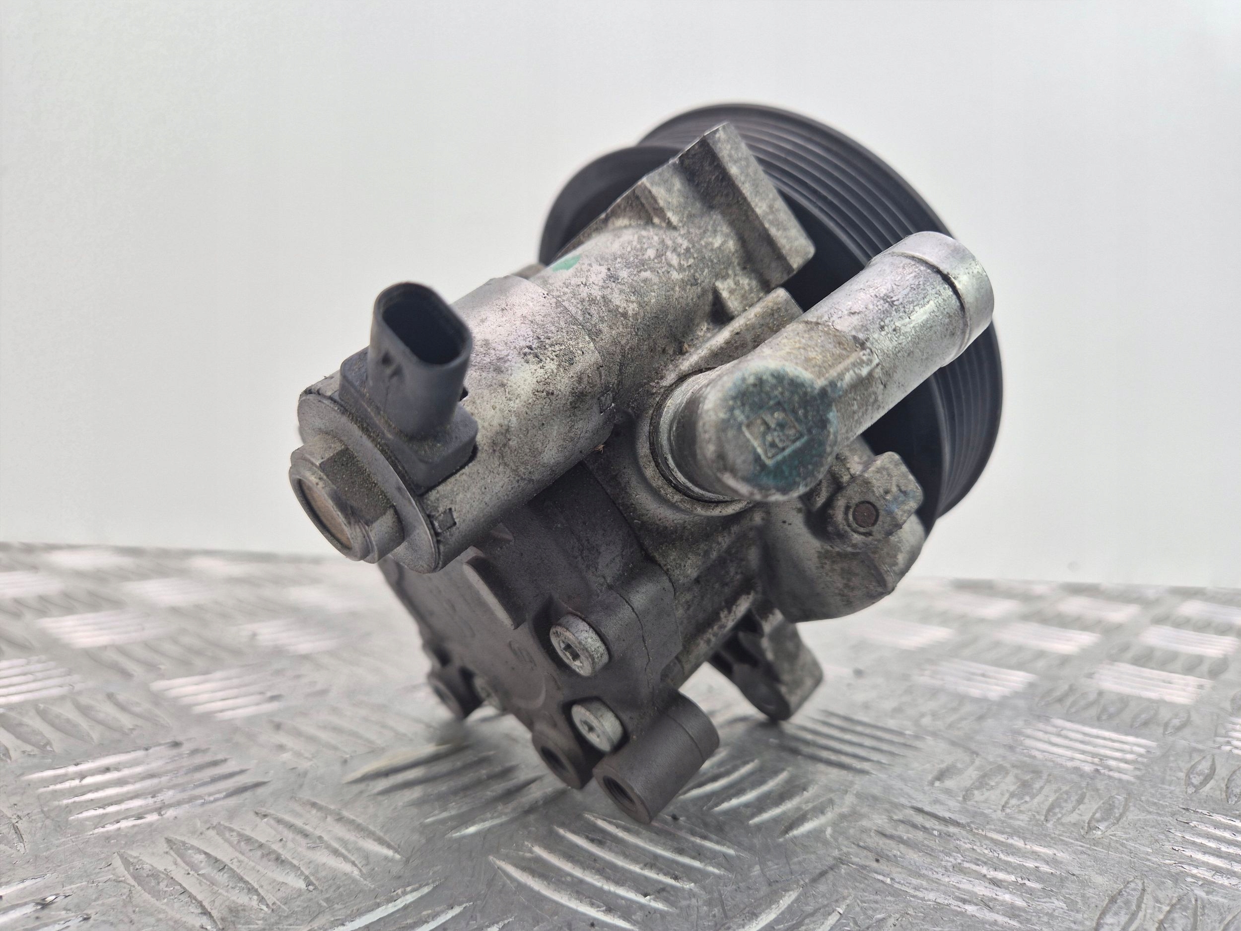 Mercedes C250 CGI W204 servo pump A0064667501