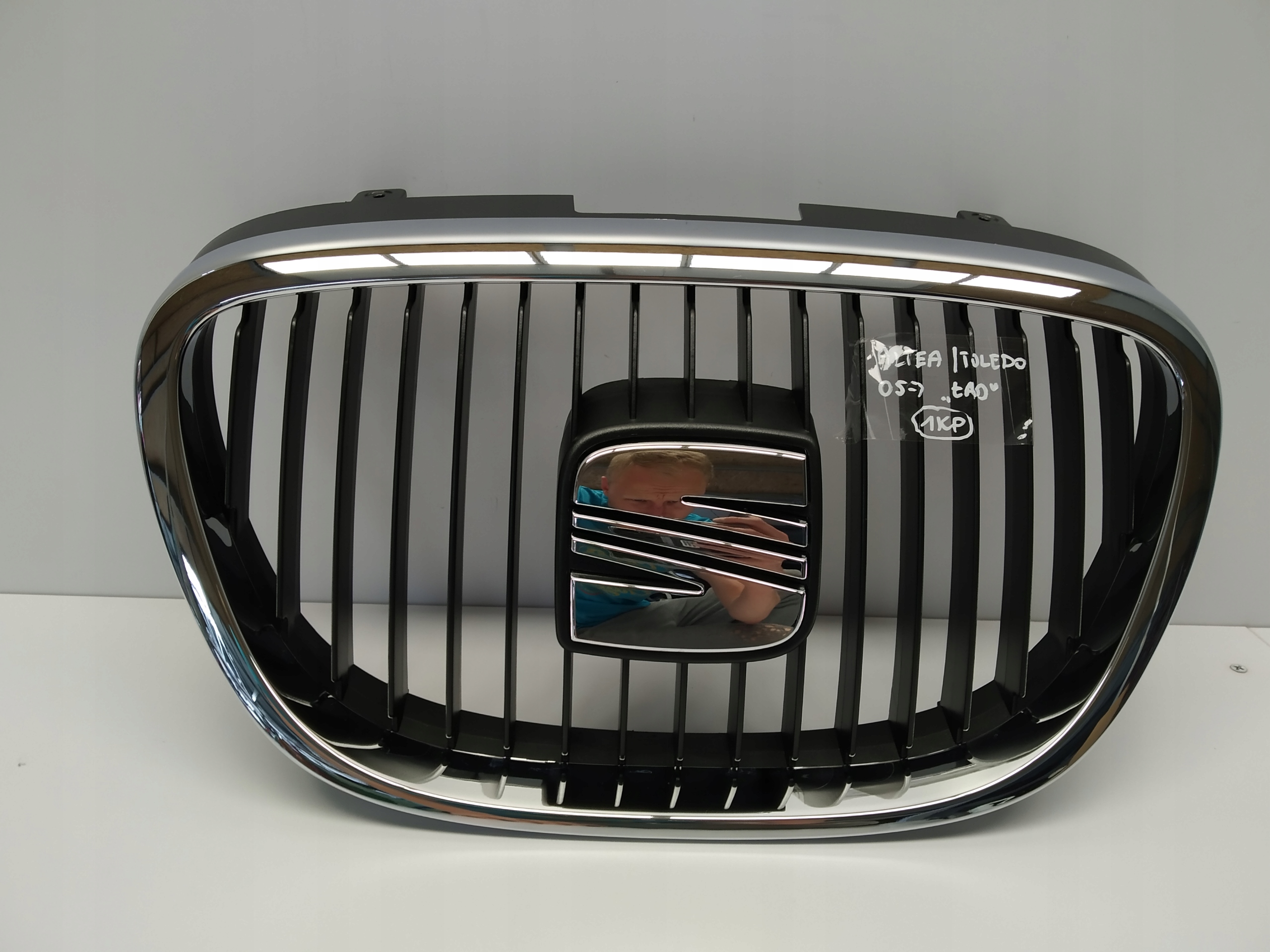 ALTEA Toledo II решетка радиатора оригинальная