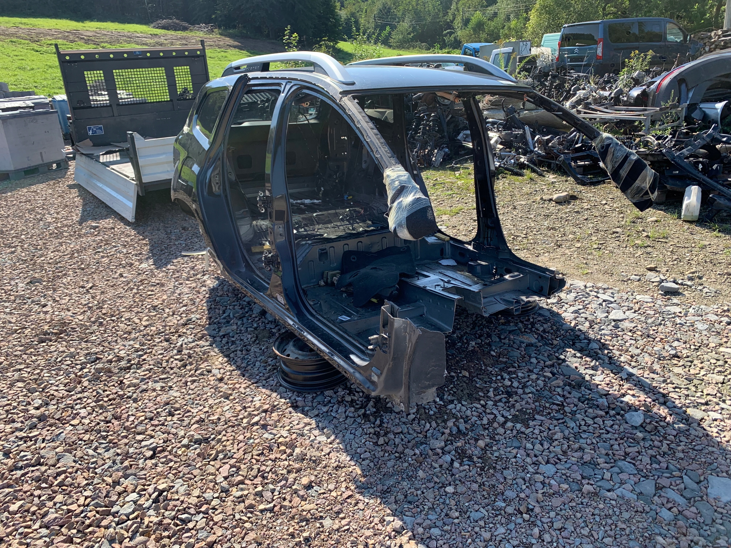 DACIA DUSTER II DACH BŁOTNIKI PAS TYŁ DUPA KOMPLET