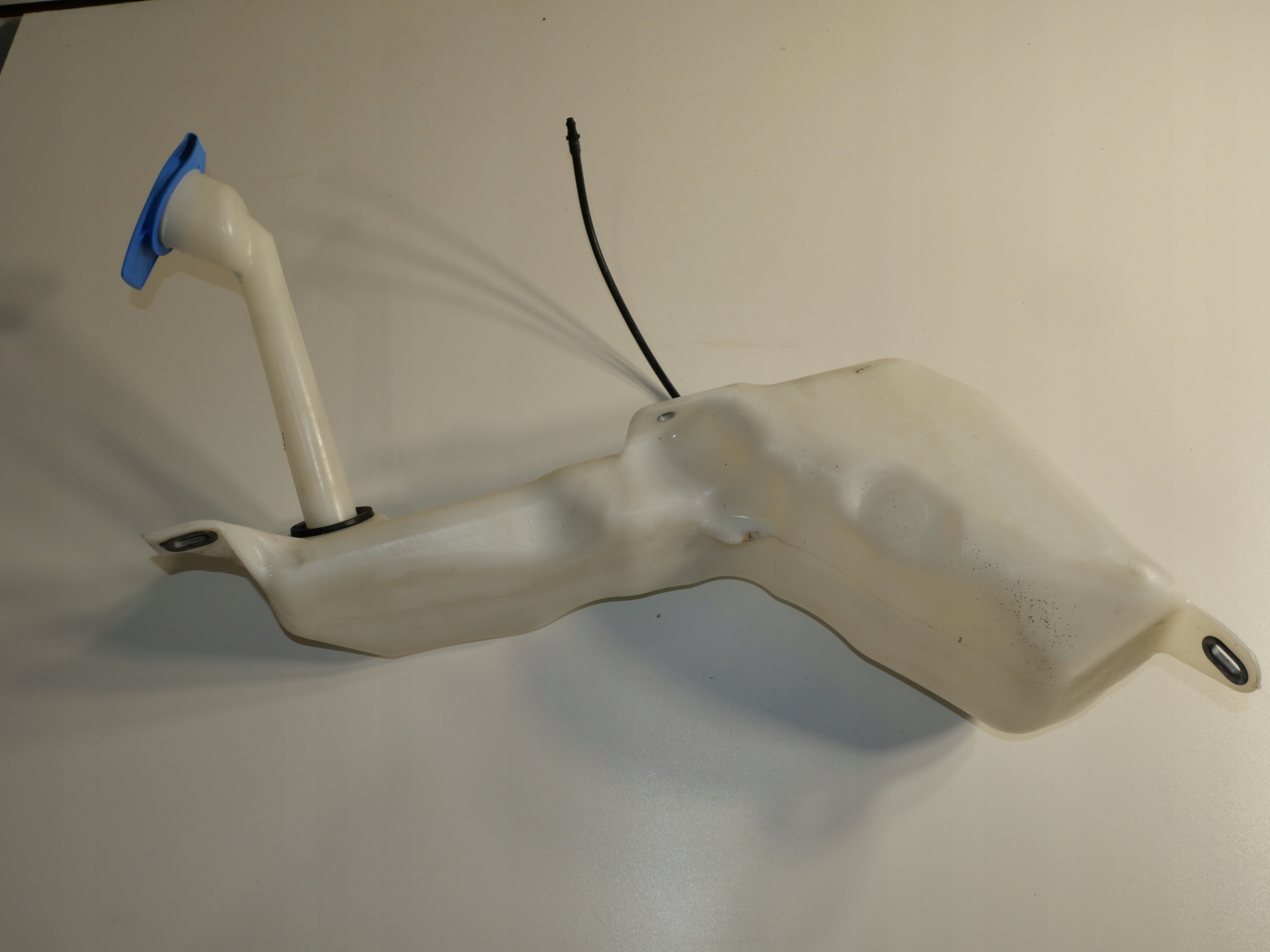 washer fluid tank VW AMAROK 2H0955453D