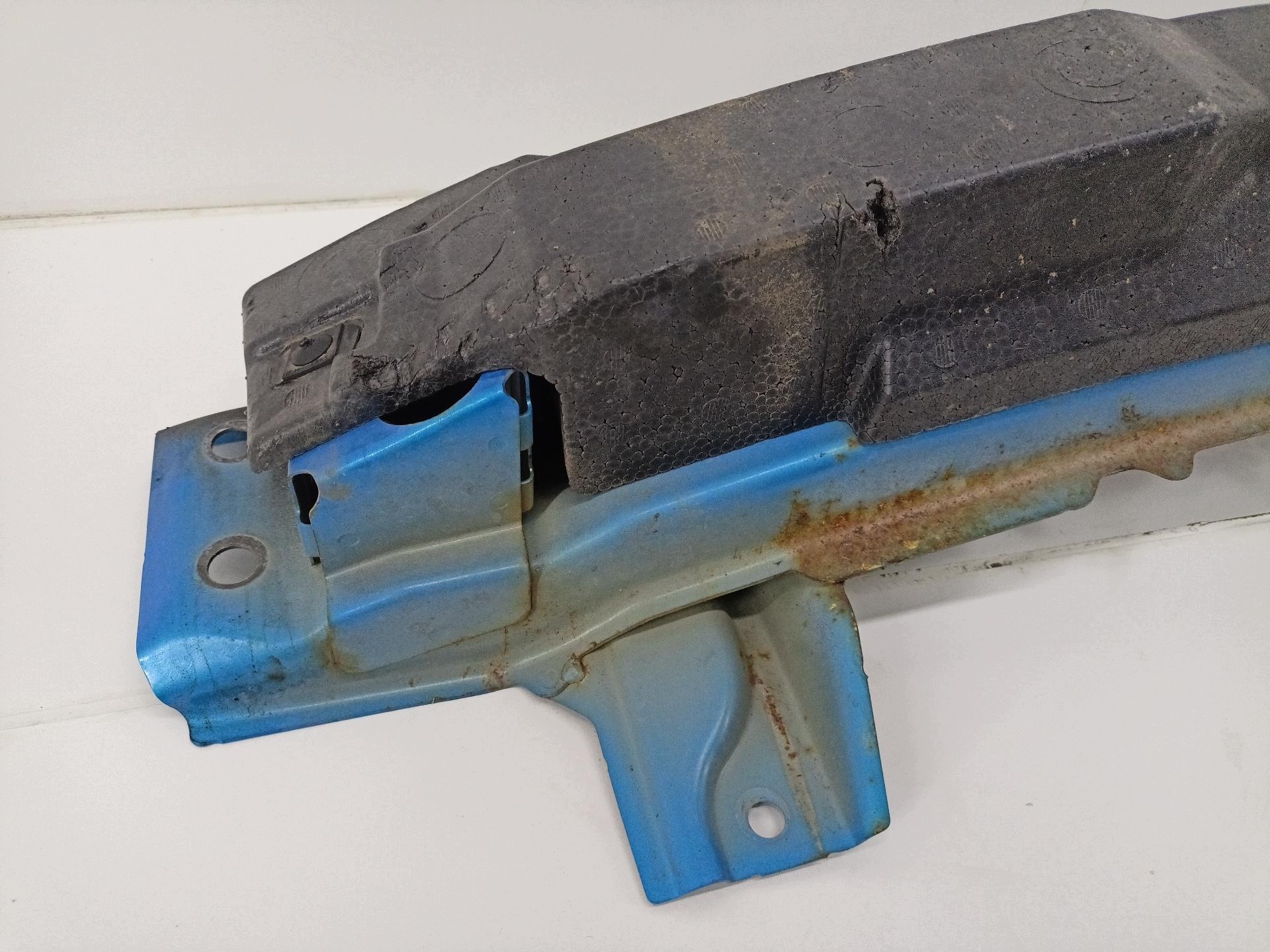 sider pillar of a bumper front Mazda 3 2 BL 2010