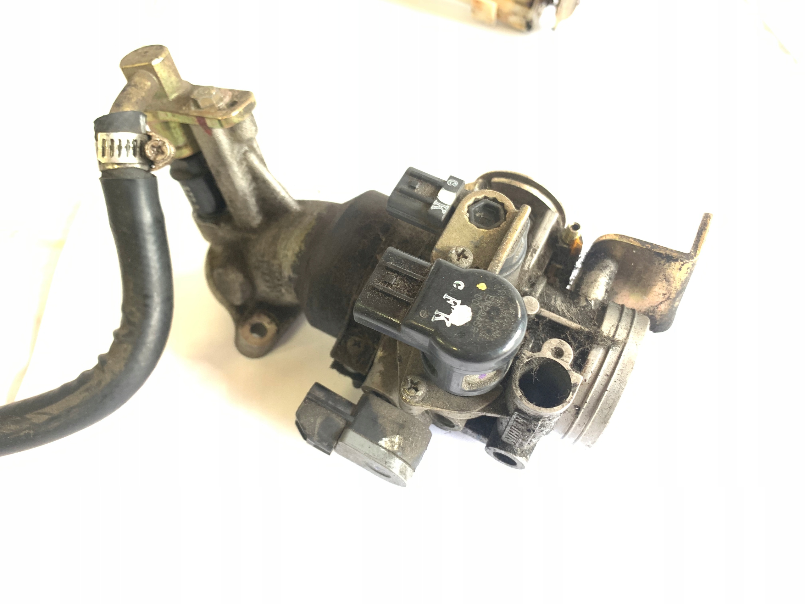 Sym Citycom 300 vstrekovacia škrtiaca klapka