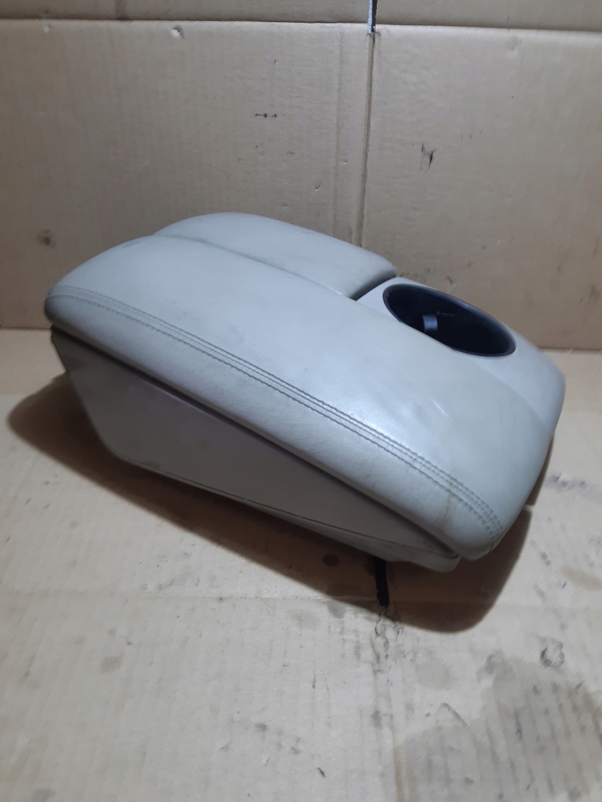 AUDI Q7 4L armrest front leather KUBKI 4L1864207