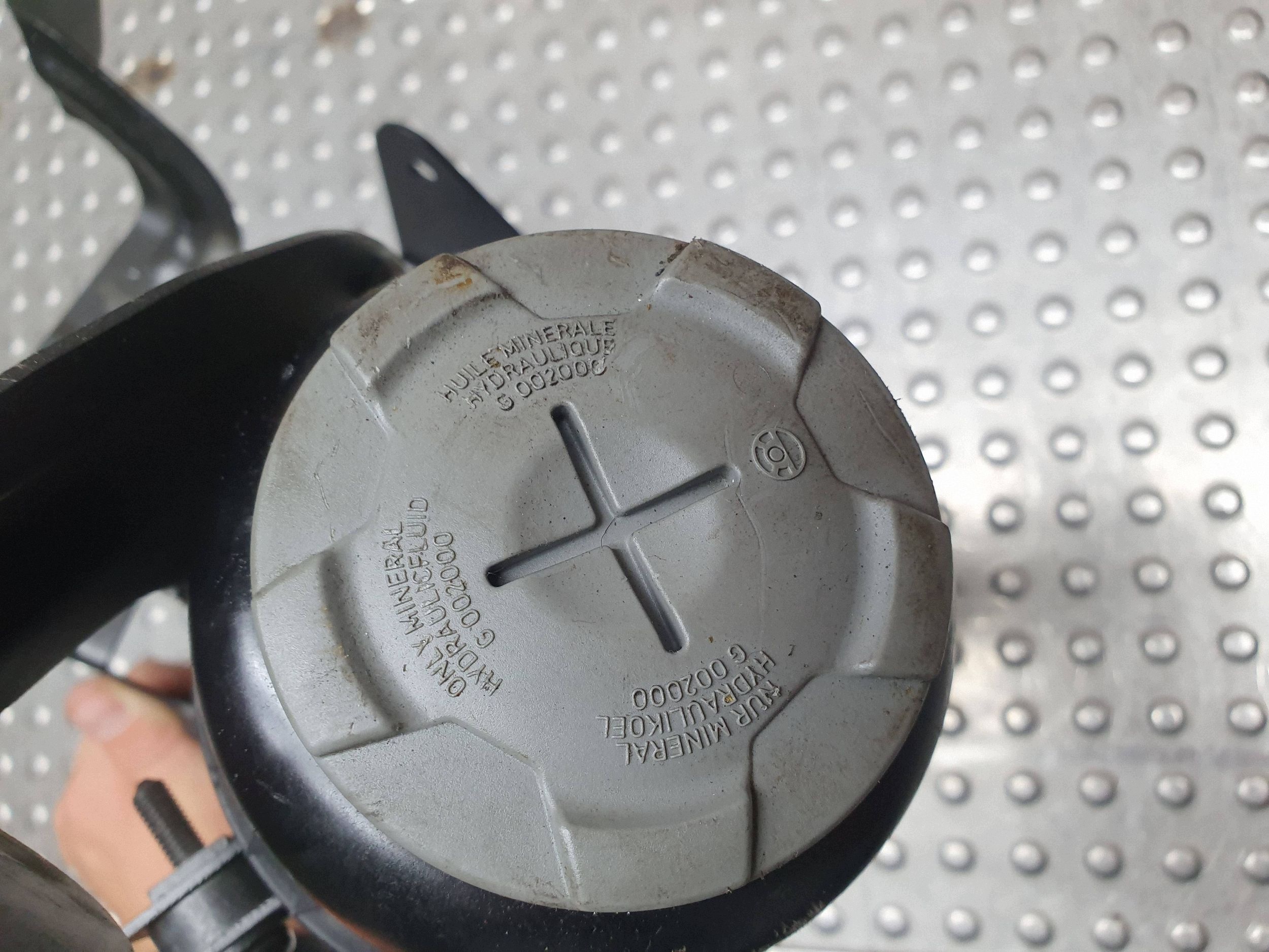 Servoölbehälter Halter 4F0422373A AUDI A6 C6 4F 3.0TDI