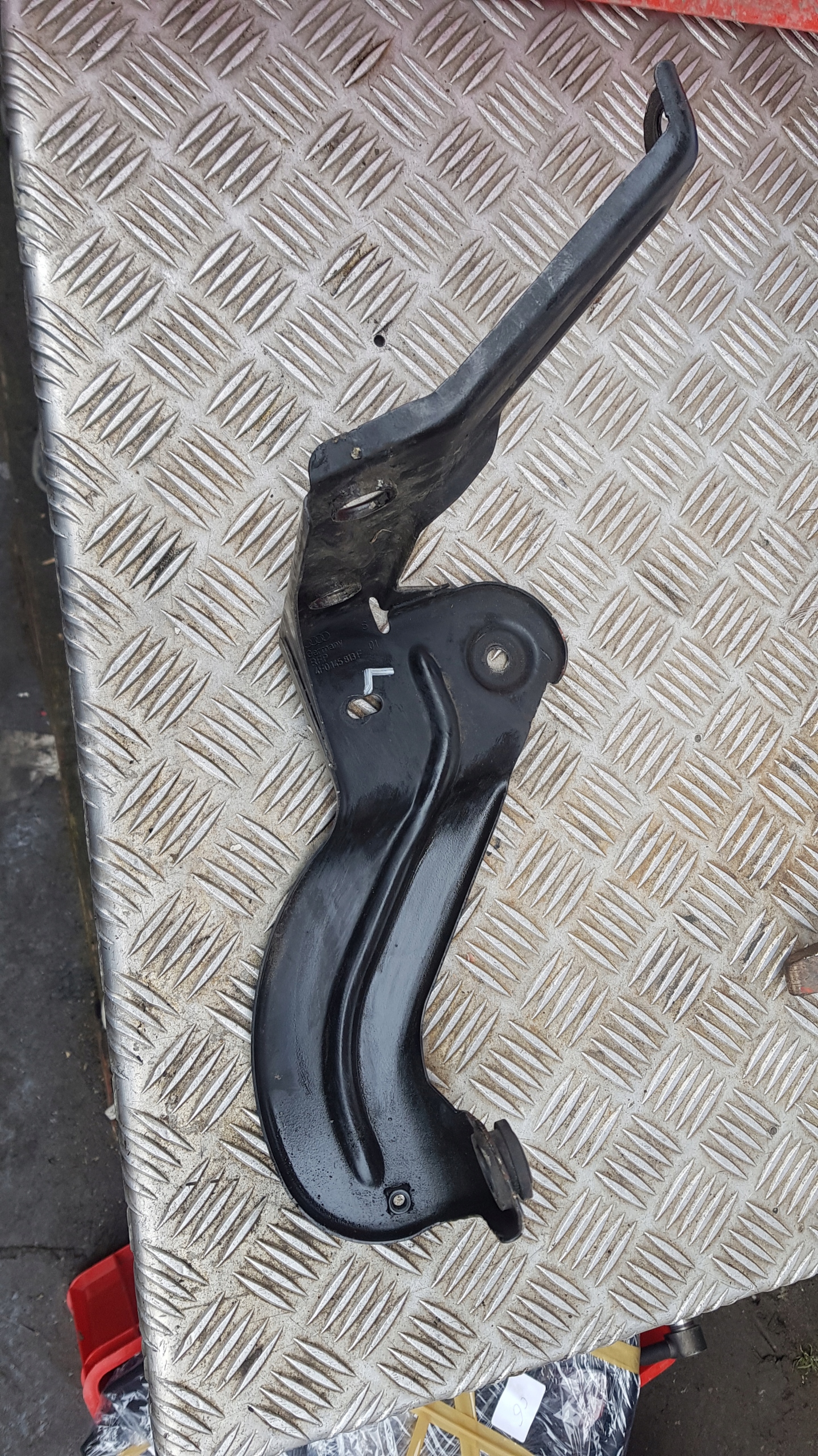 AUDI A6 C6 4F 3.0 TDI Halter MOCOWNIE intercooler 4F0145813F