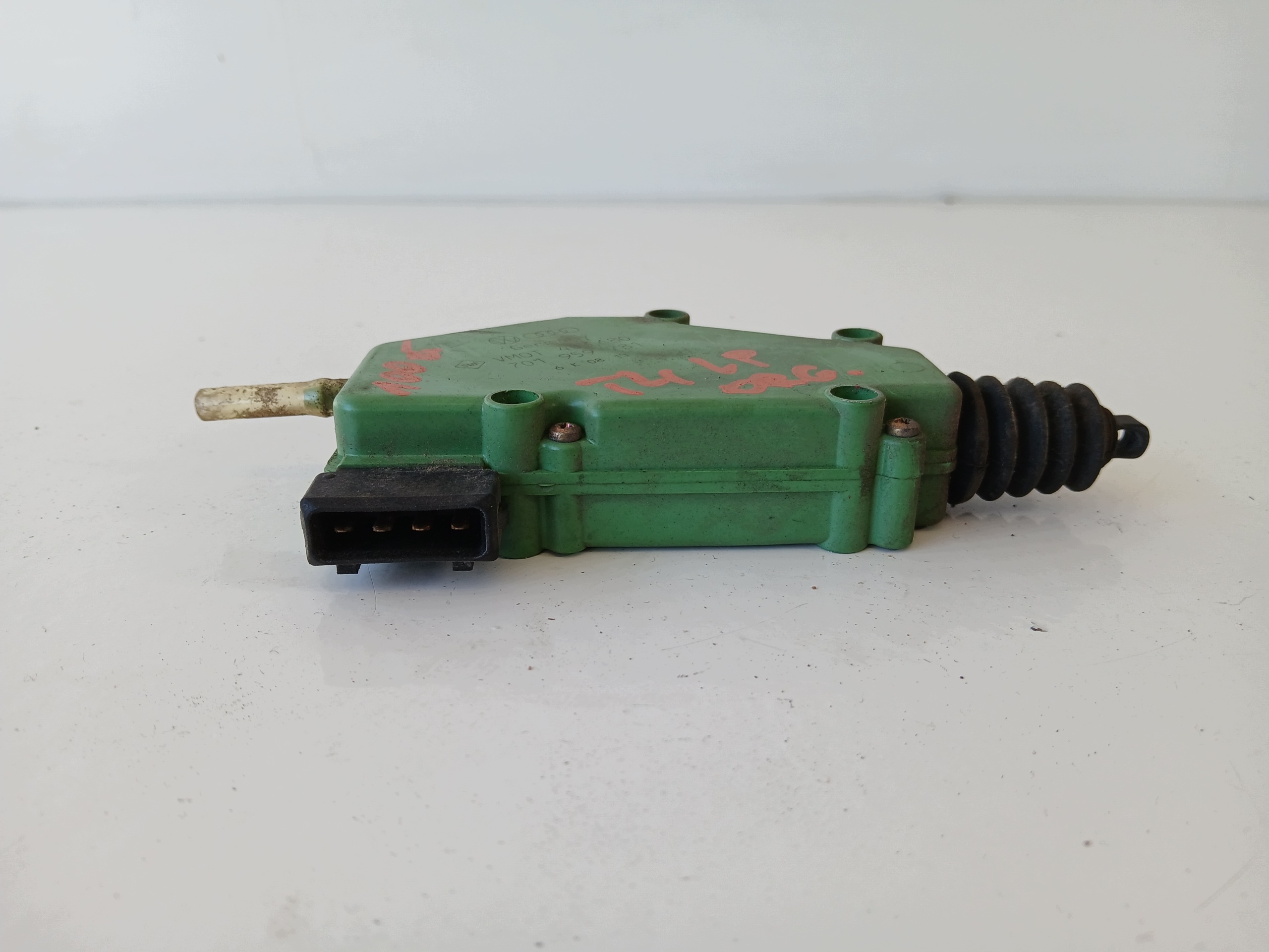 VW T4 mini motor damper central of a lock left front 701959781