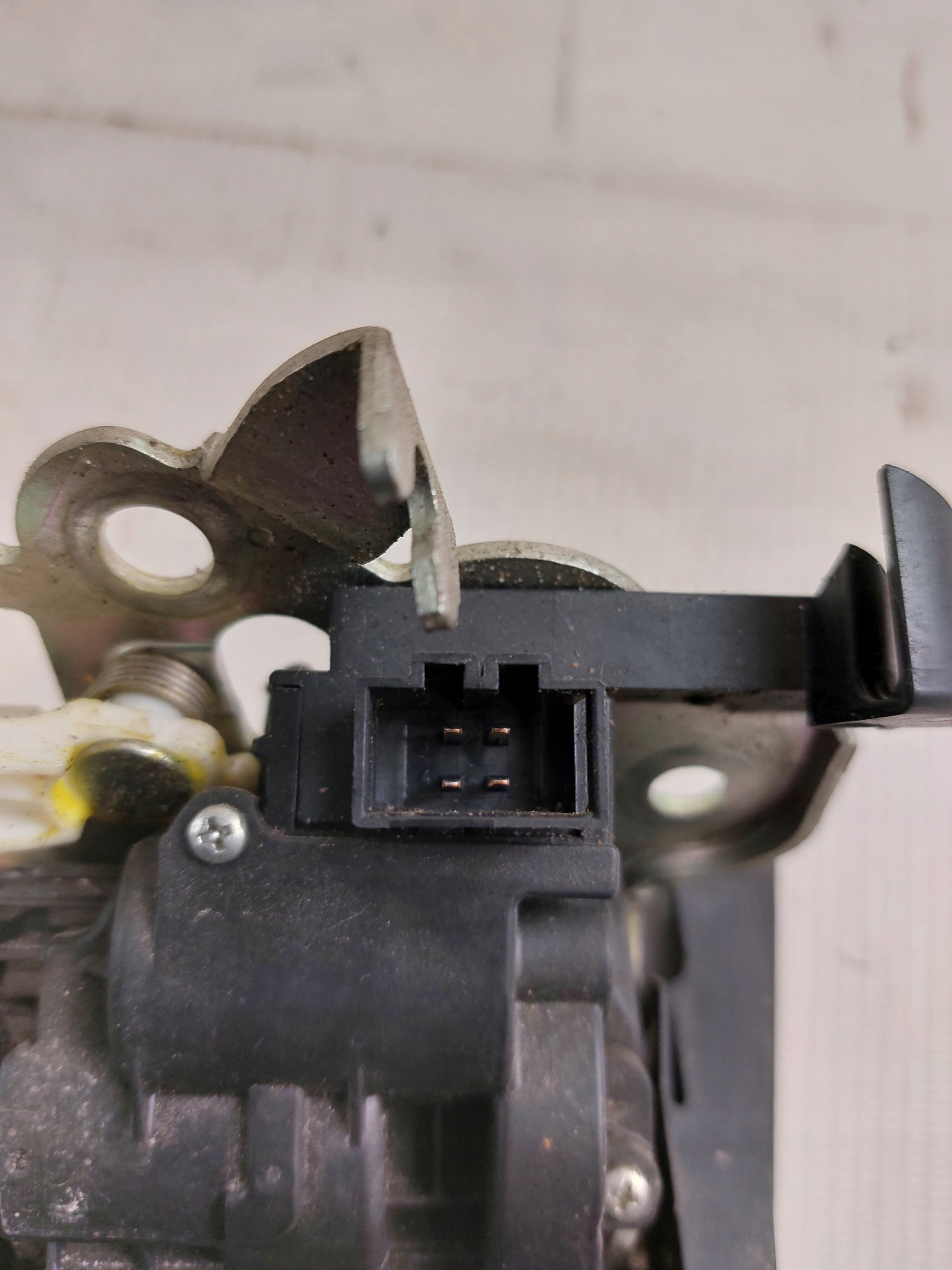 lock bonnet boot AUDI A4 B8 KOMBI 4 PIN