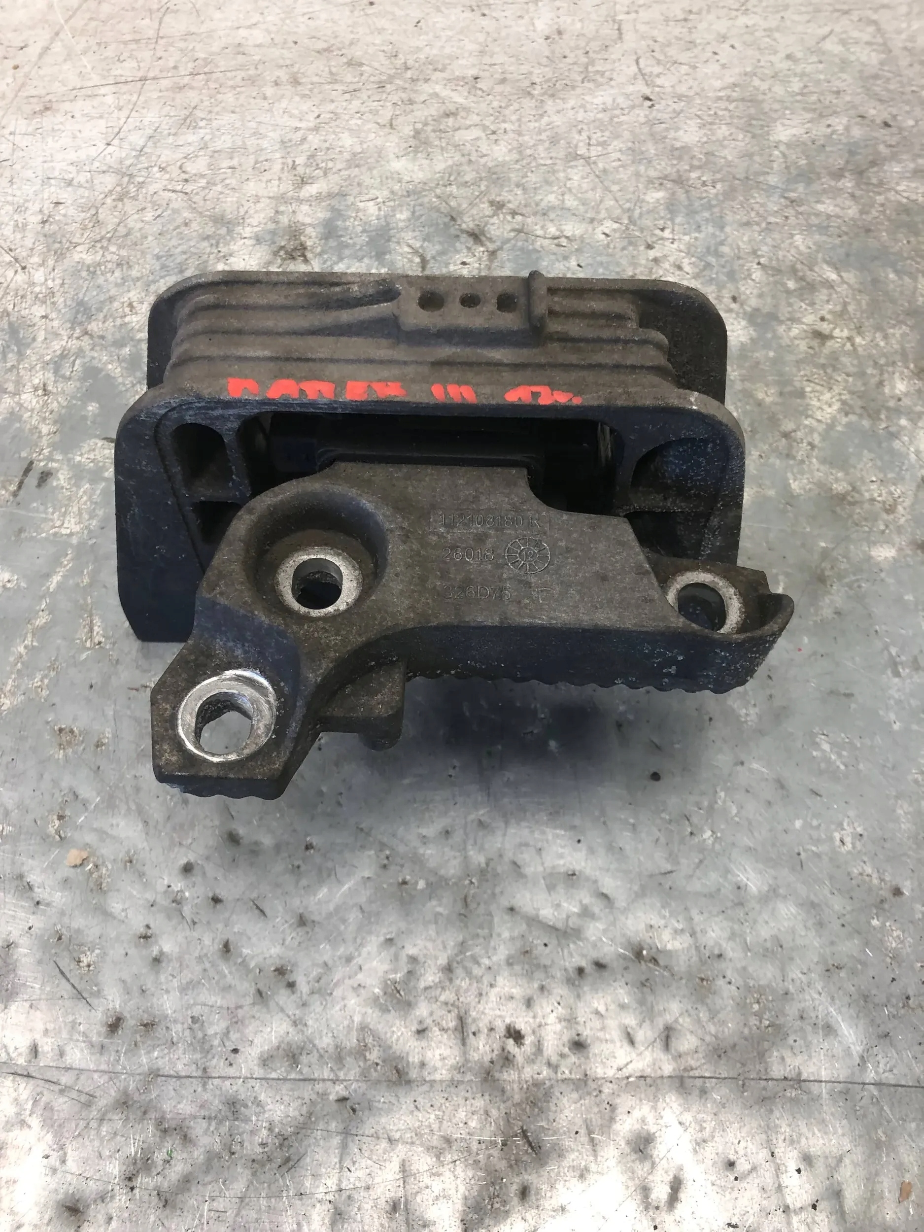 holder engine mount RENAULT MASTER III 112108180R