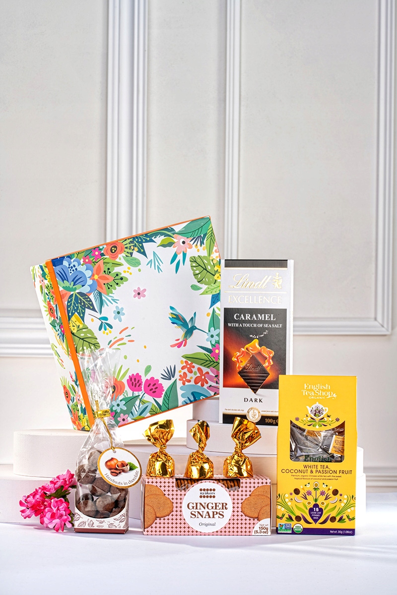 Levně Krabička se sladkostmi a čajem M03