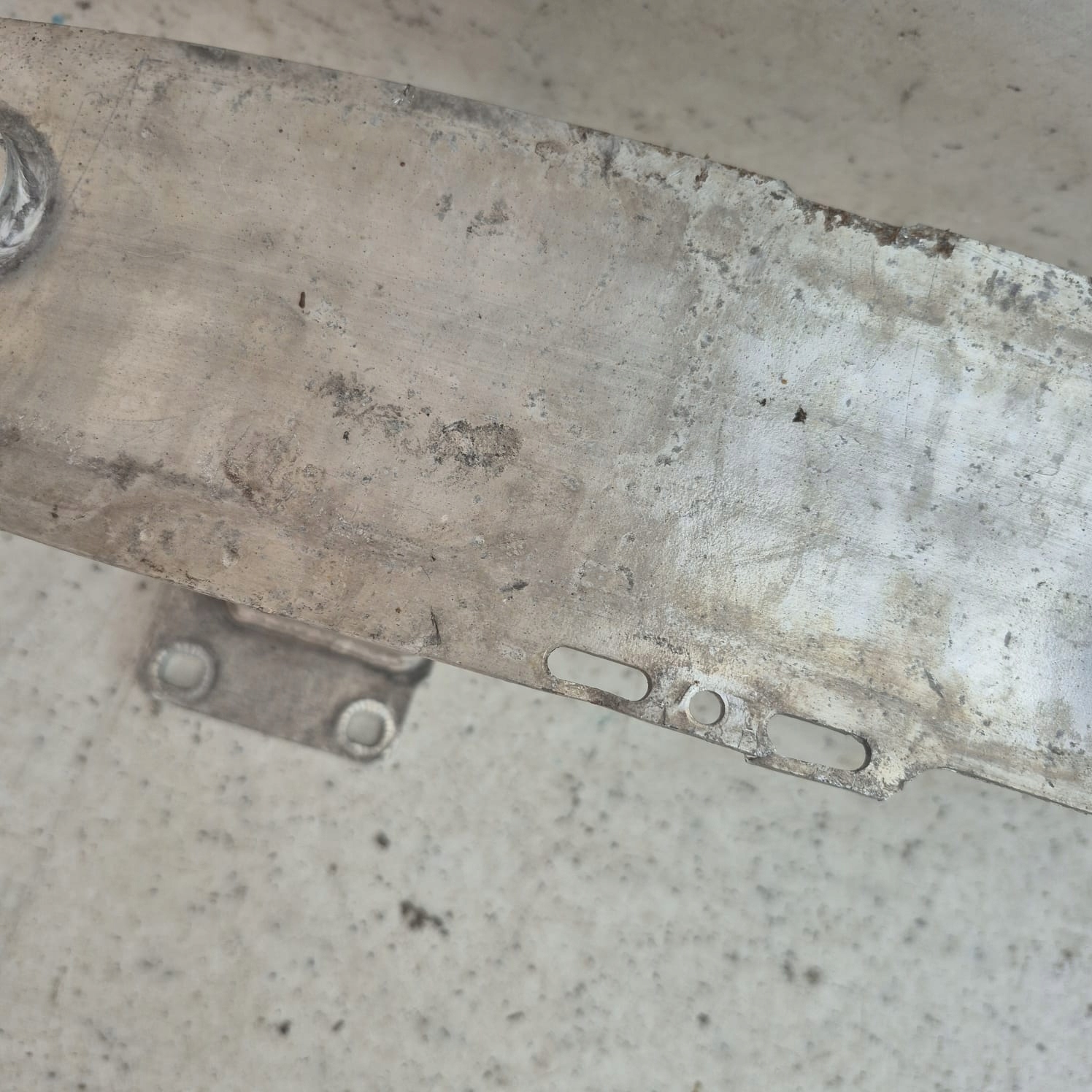 AUDI A6 C8 4K0 A7 4K8 sider front iron front 4K0807109