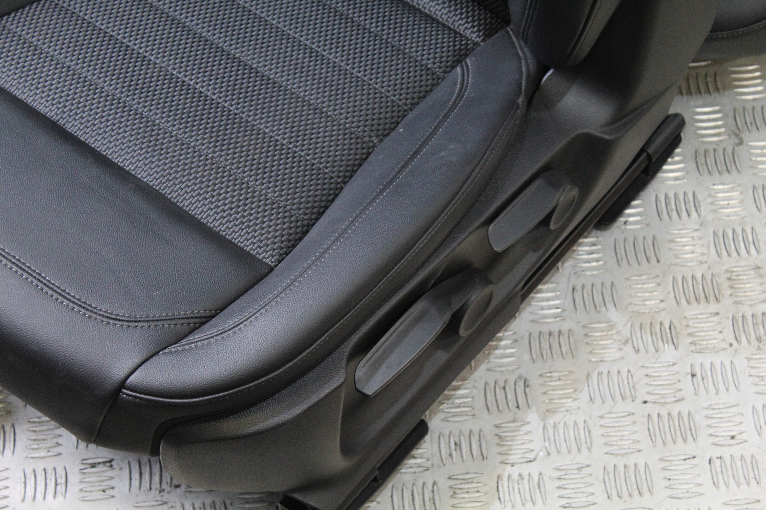 кресла кожзам Салон STELVIO