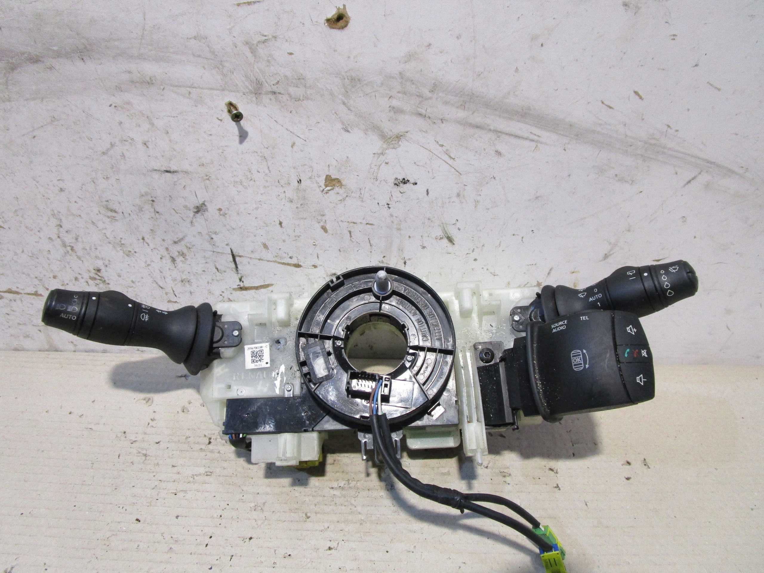 Переключатель комбинированный 255670019 Renault Megane III