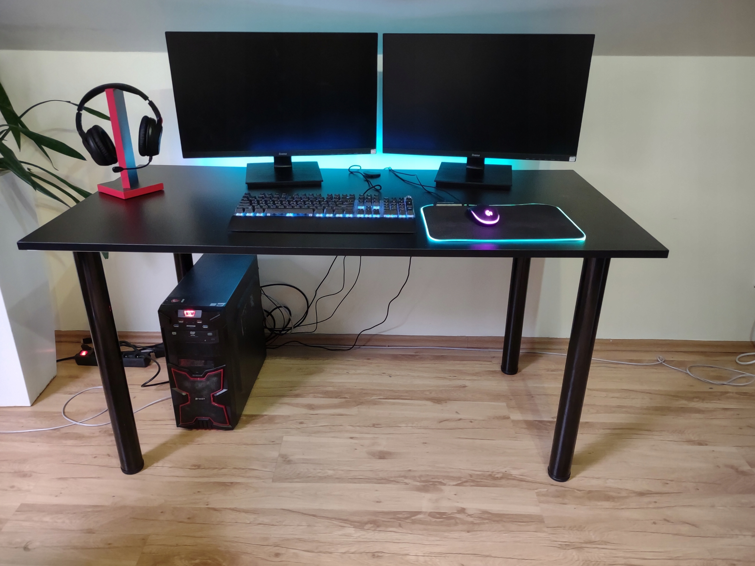 BIURKO GAMINGOWE KOMPUTEROWE RGB LED 138x68 Wysokość mebla 72 cm