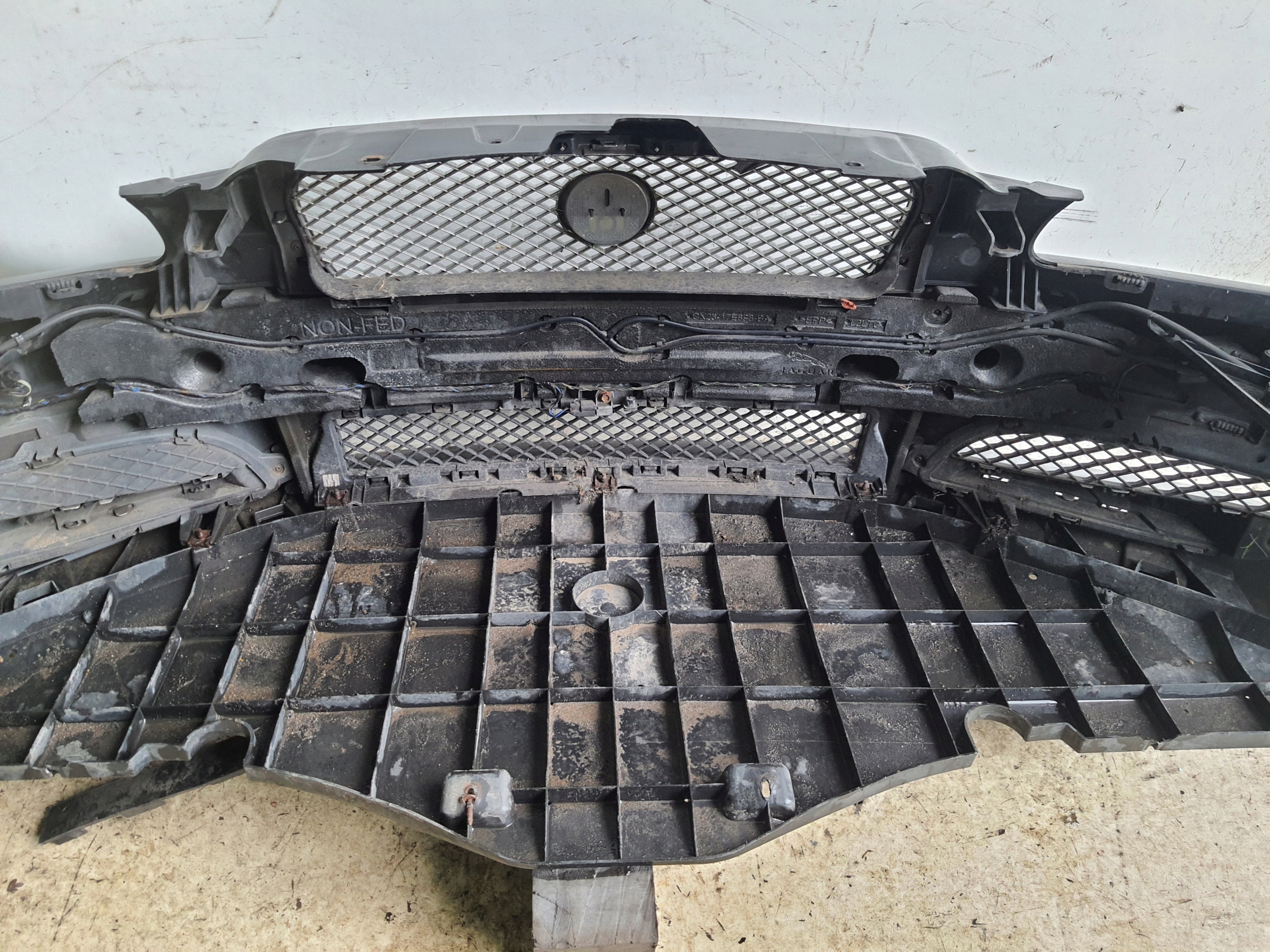 JAGUAR XF LIFT 11-15 bumper XENON