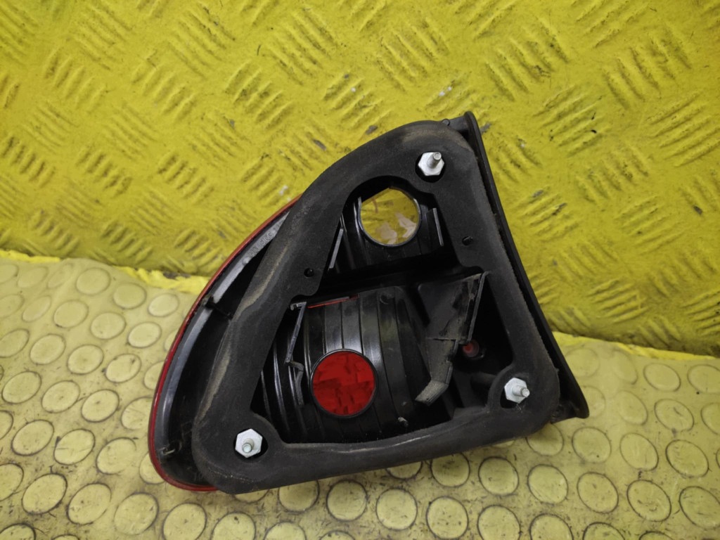 SEAT LEON and light right rear part 1M6945096A