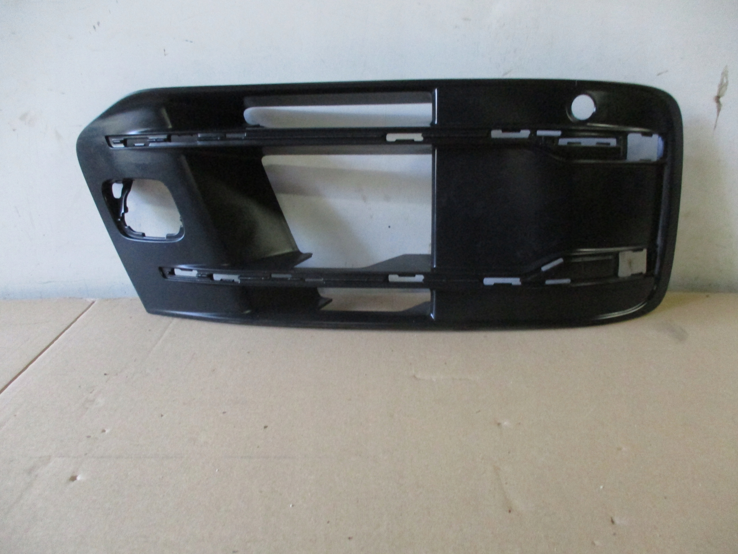 LÜFTUNGSGITTER DER STOSSSTANGE RECHTS AUDI Q7 4M0807682A