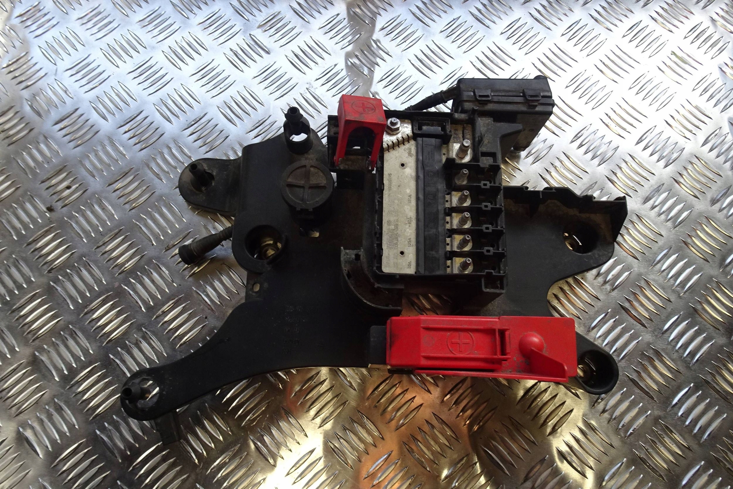 Audi A1 82A - блок предохранителей 2Q0915343C