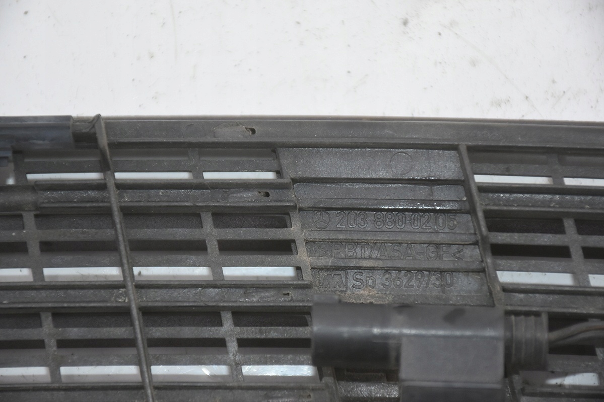 intake bonnets grid MERCEDES W203 2038800205