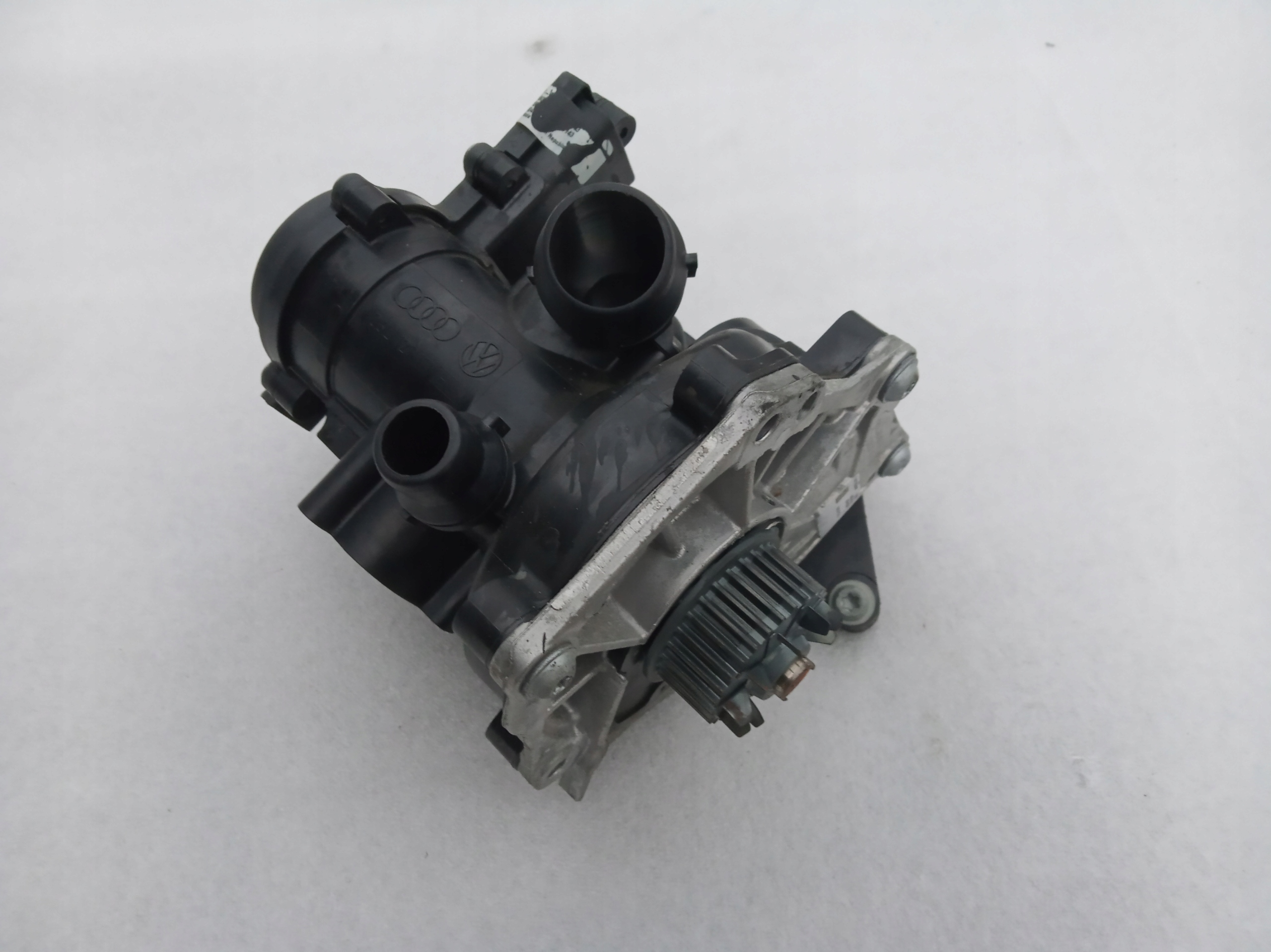 VW Audi Temostat водяний насос 06l121111h