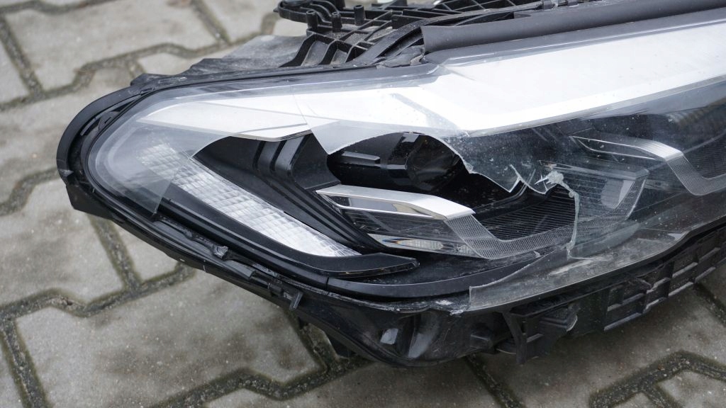 BMW 5 G30 G31 LCI LIFT - right light FULL LED
