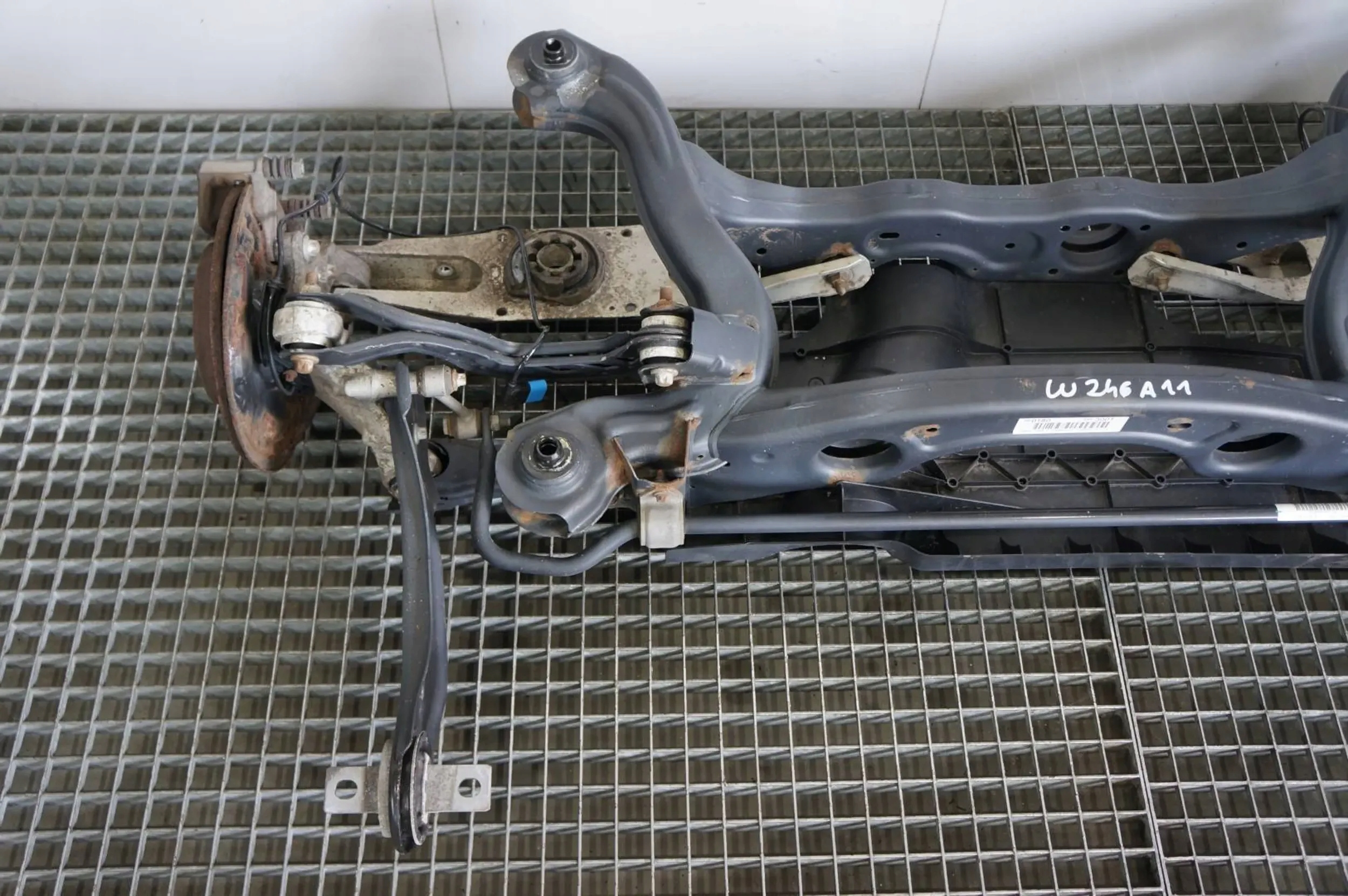 BELKA ZAWIESZENIA SANKI KOŁYSKA TYŁ TYLNA KPL MERCEDES B KLASA W246 LIFT Producent części Mercedes-Benz OE