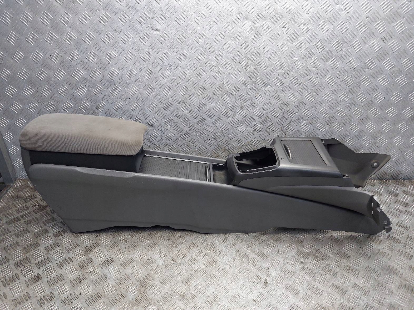 ЦЕНТРАЛЬНИЙ ПІДЛОКІТНИК CIVIC VIII SEDAN EU