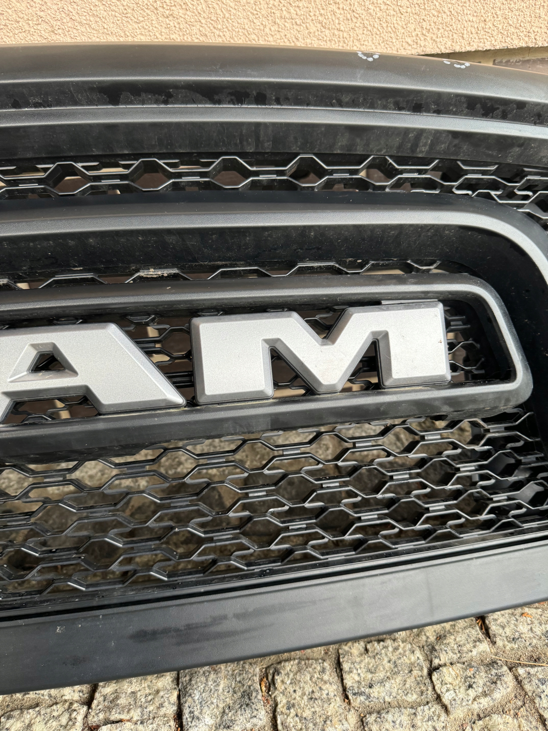 DODGE RAM 1500 REBEL 2015- GRILL ATRAPA PRZÓD USA Strona zabudowy przód