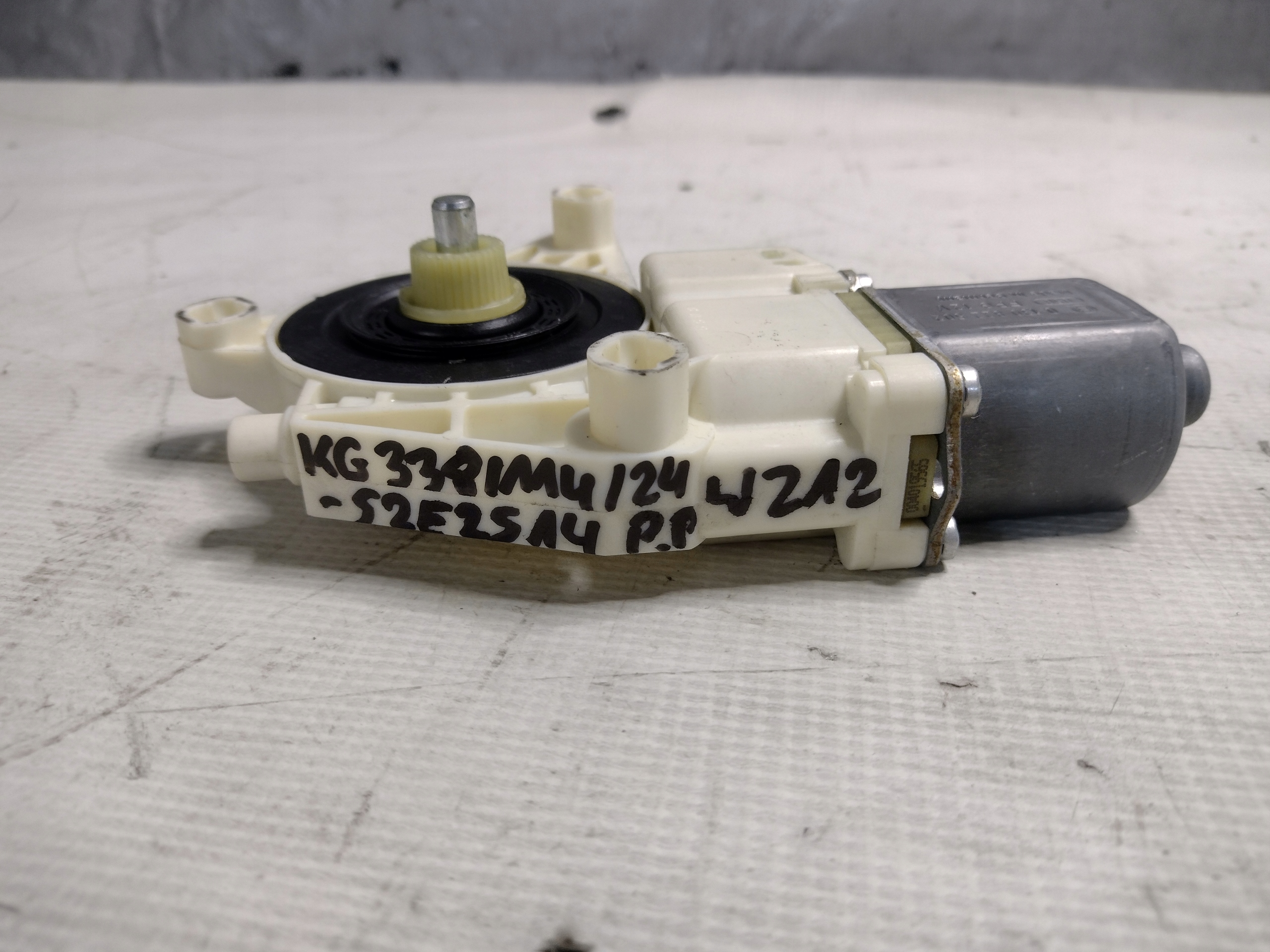 mini motor windows right front Mercedes W212 sedan A2048200242