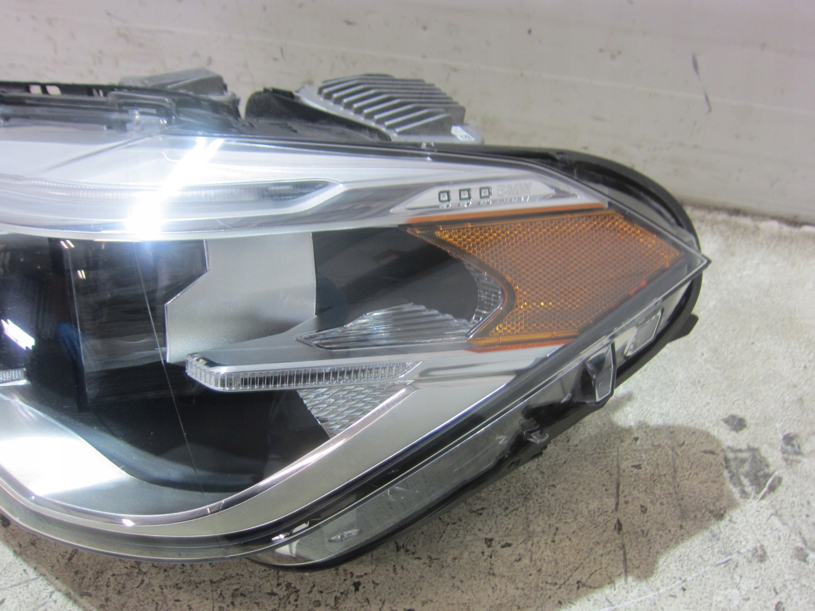 BMW X1 F48 left front light USA LED left front 2017R 63117193711 7428739