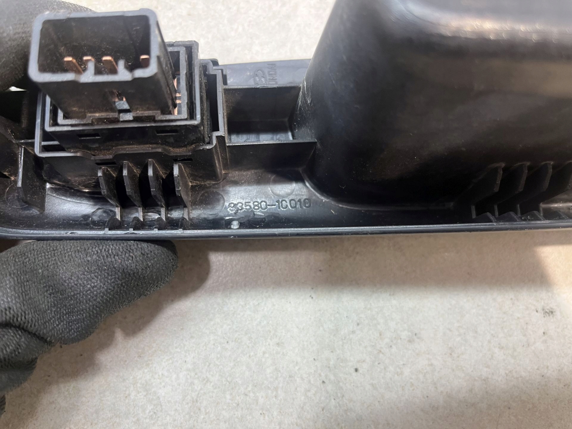 control panel windows left rear part HYUNDAI GETZ 1.3 935701C010
