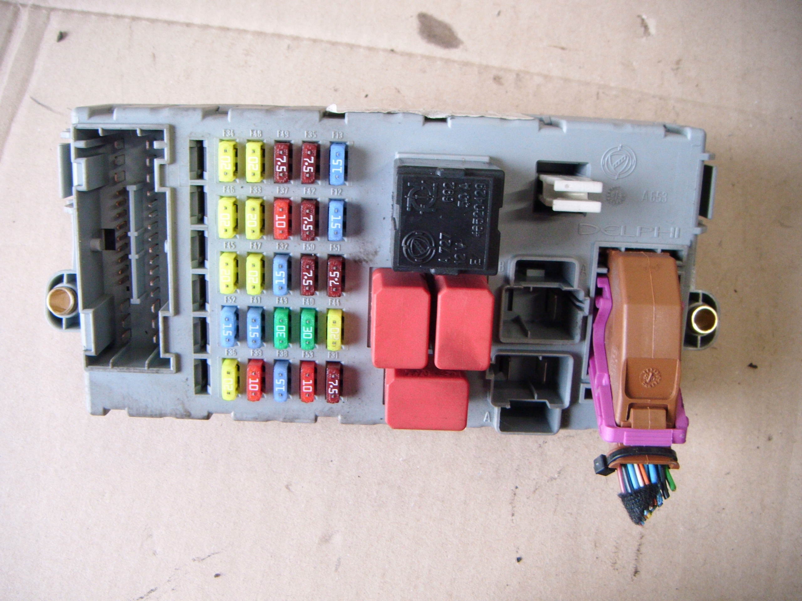 FIAT CROMA 05-1.9 MULTIJET SKRZYNKA BEZPIECZNIKÓW