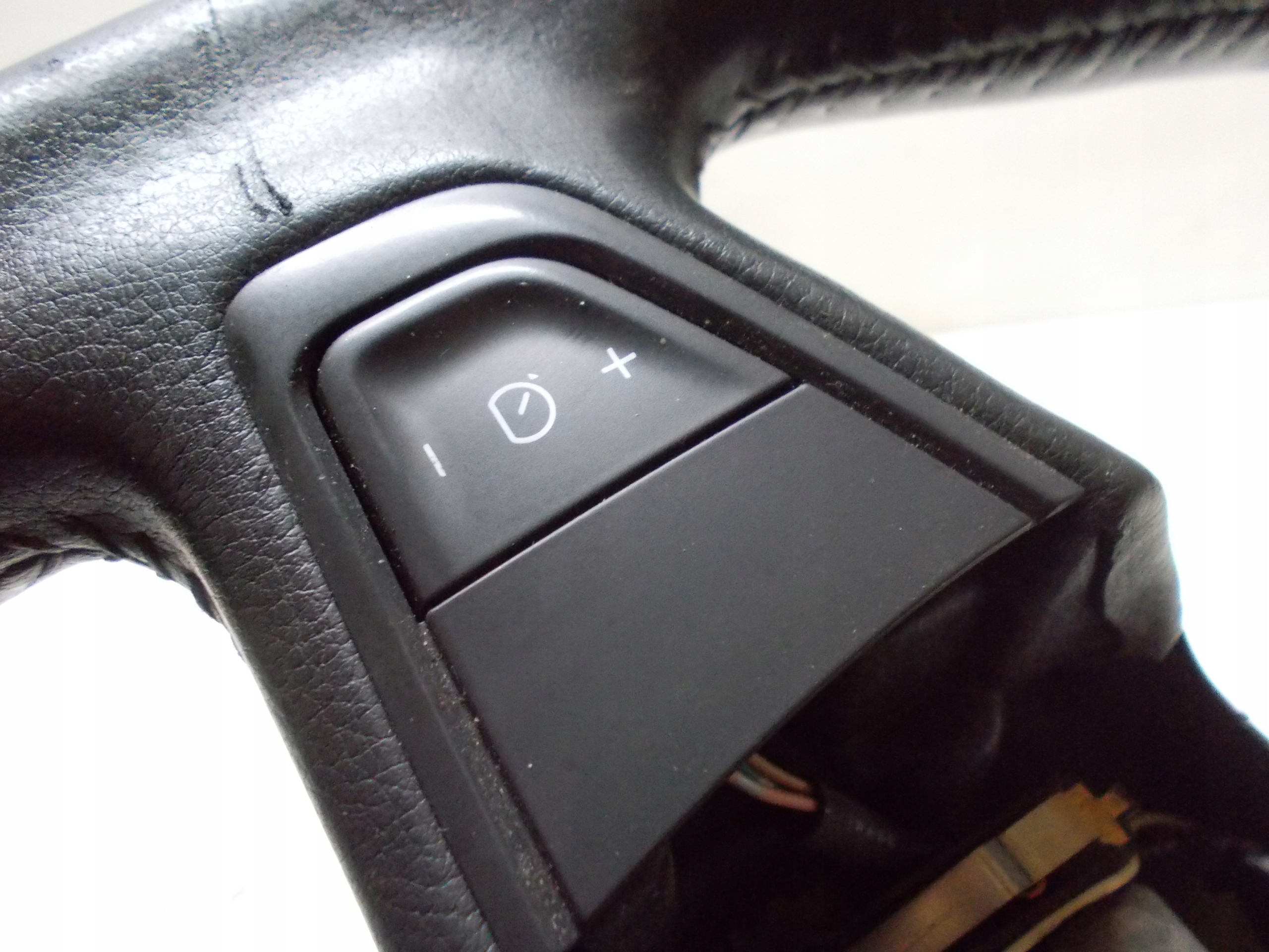 RENAULT LATITUDE 3.0 DCI 12R steering wheel, leather