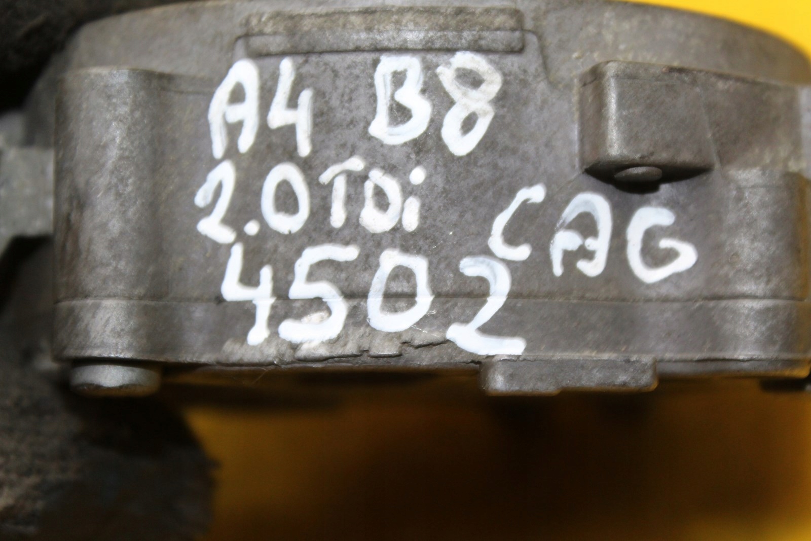 Audi OE 03L145100 насос вакум