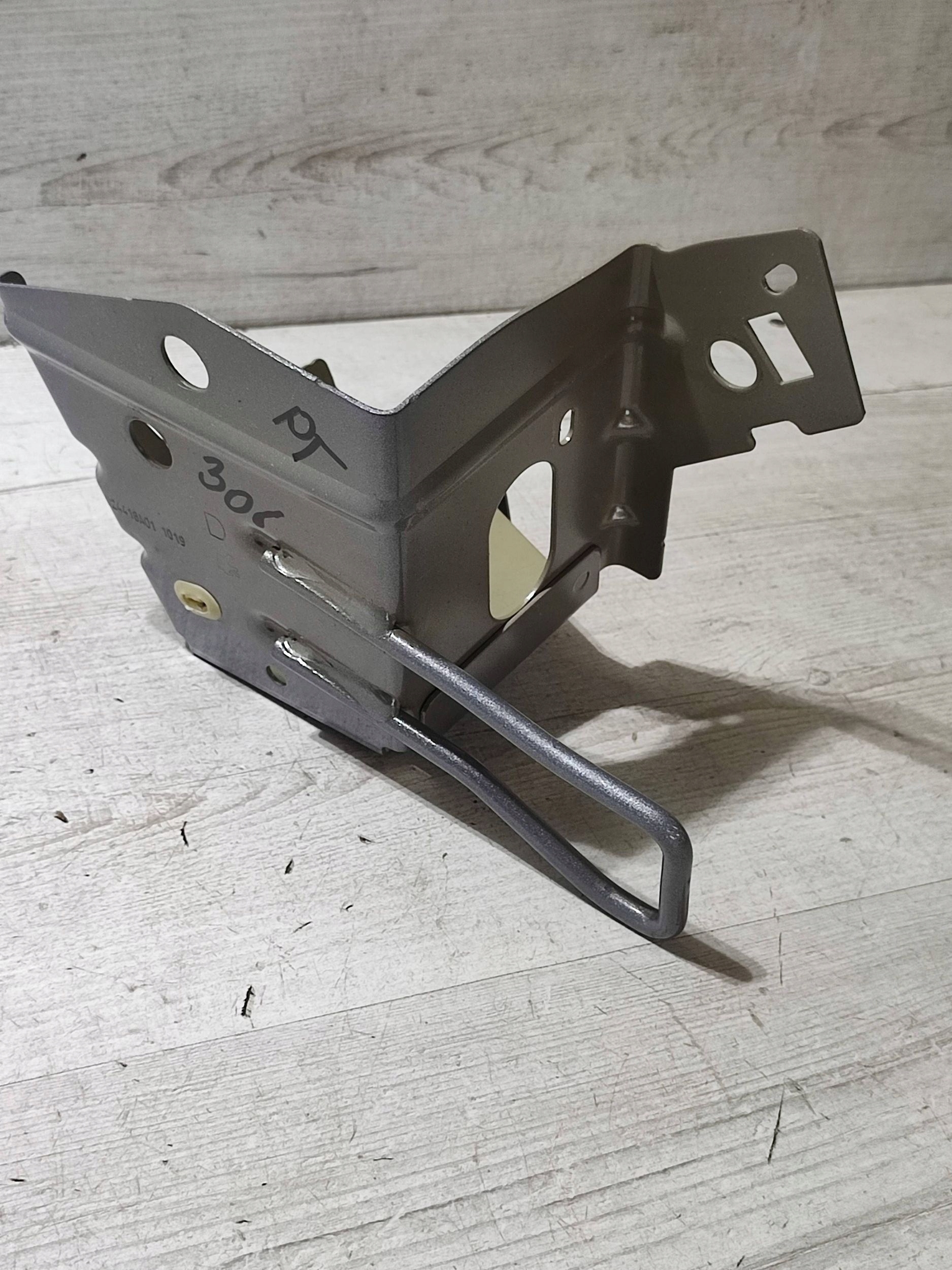 Peugeot 308 2019 rear part side right holder kanapy