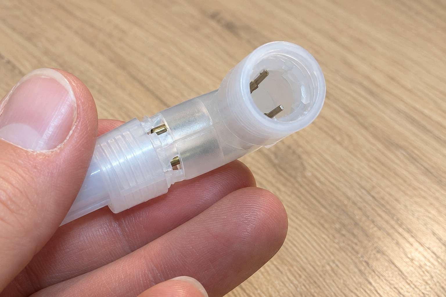 Trójnik LED 10 mm z trzema przyłączami do rozbudowy instalacji świetlnej
