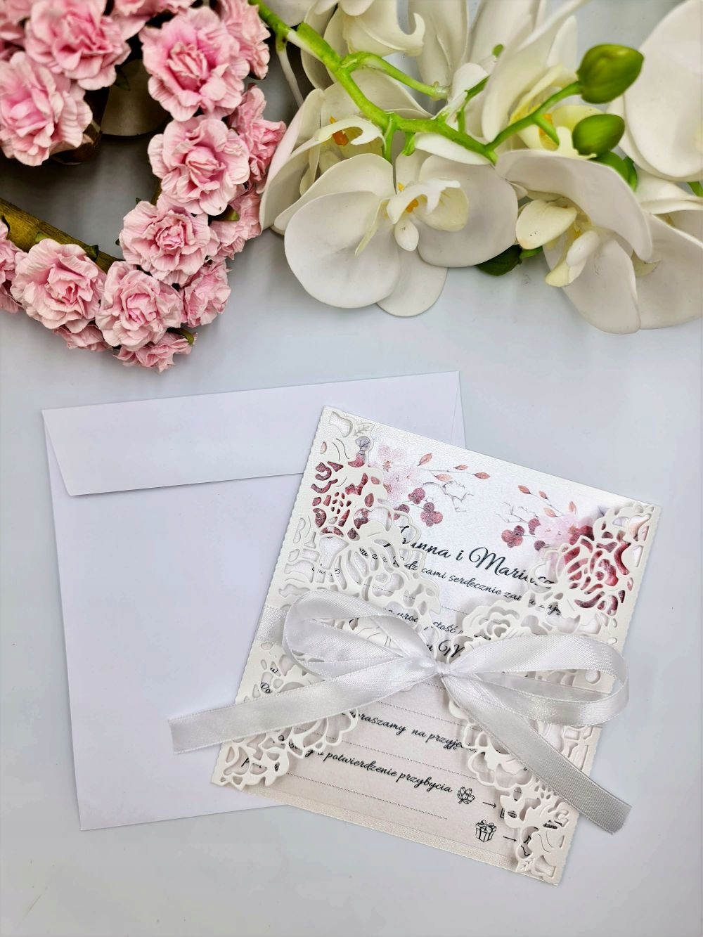 ZAPROSZENIA WESELE ŚLUB AŻUROWE AŻUR BIAŁE KOLORY Kolor dominujący biały