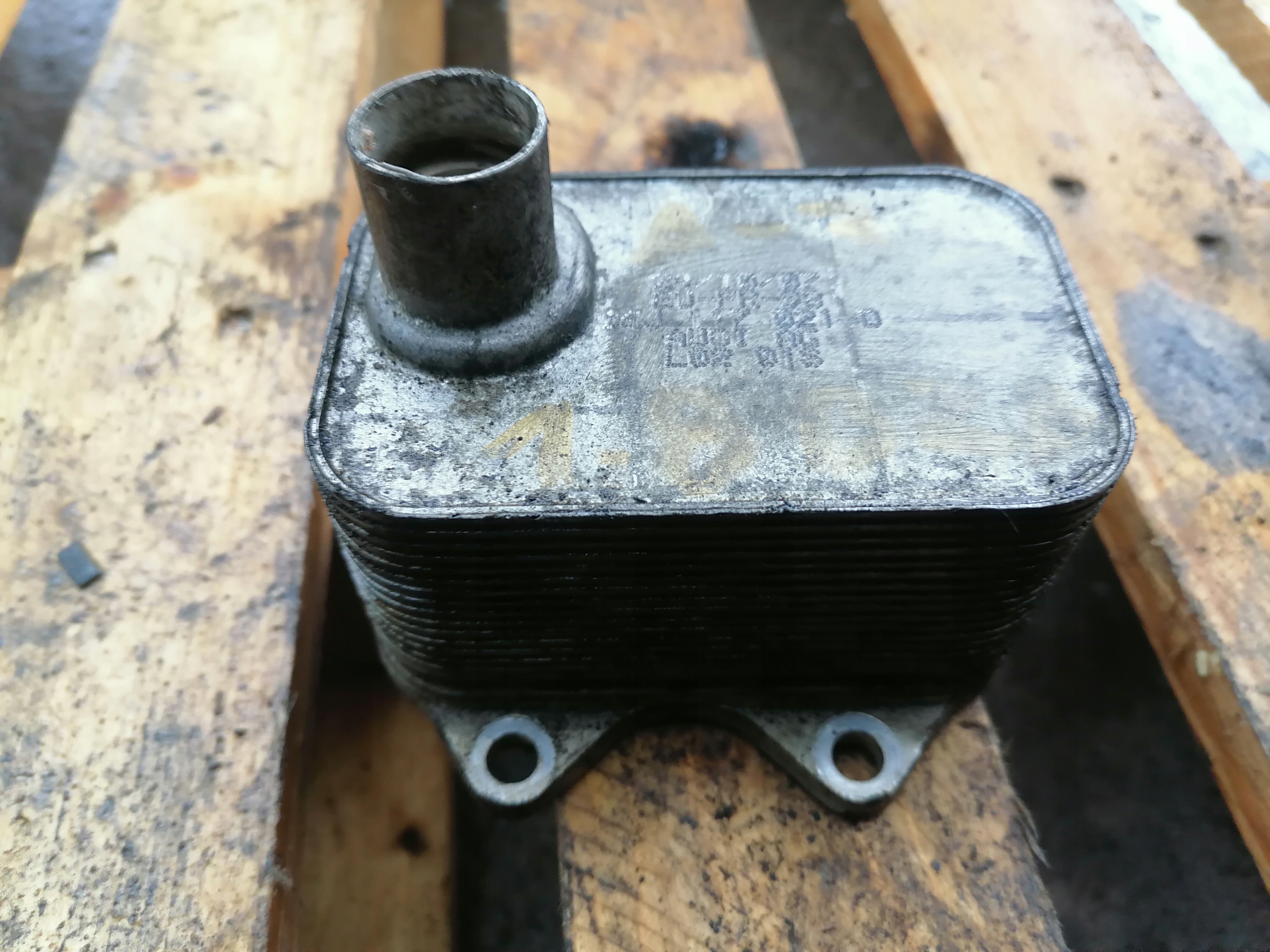 AUDI A3 8P radiatore olio 06J117021D