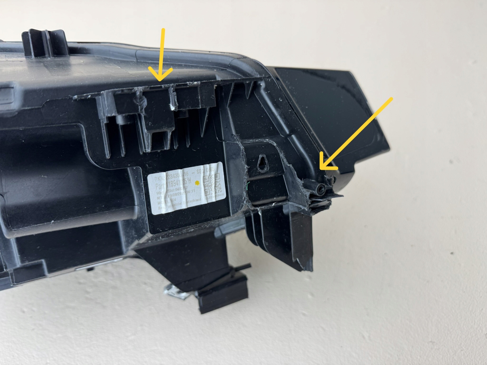 volkswagen id.4.5 20R- левый перед передний 11B941035H