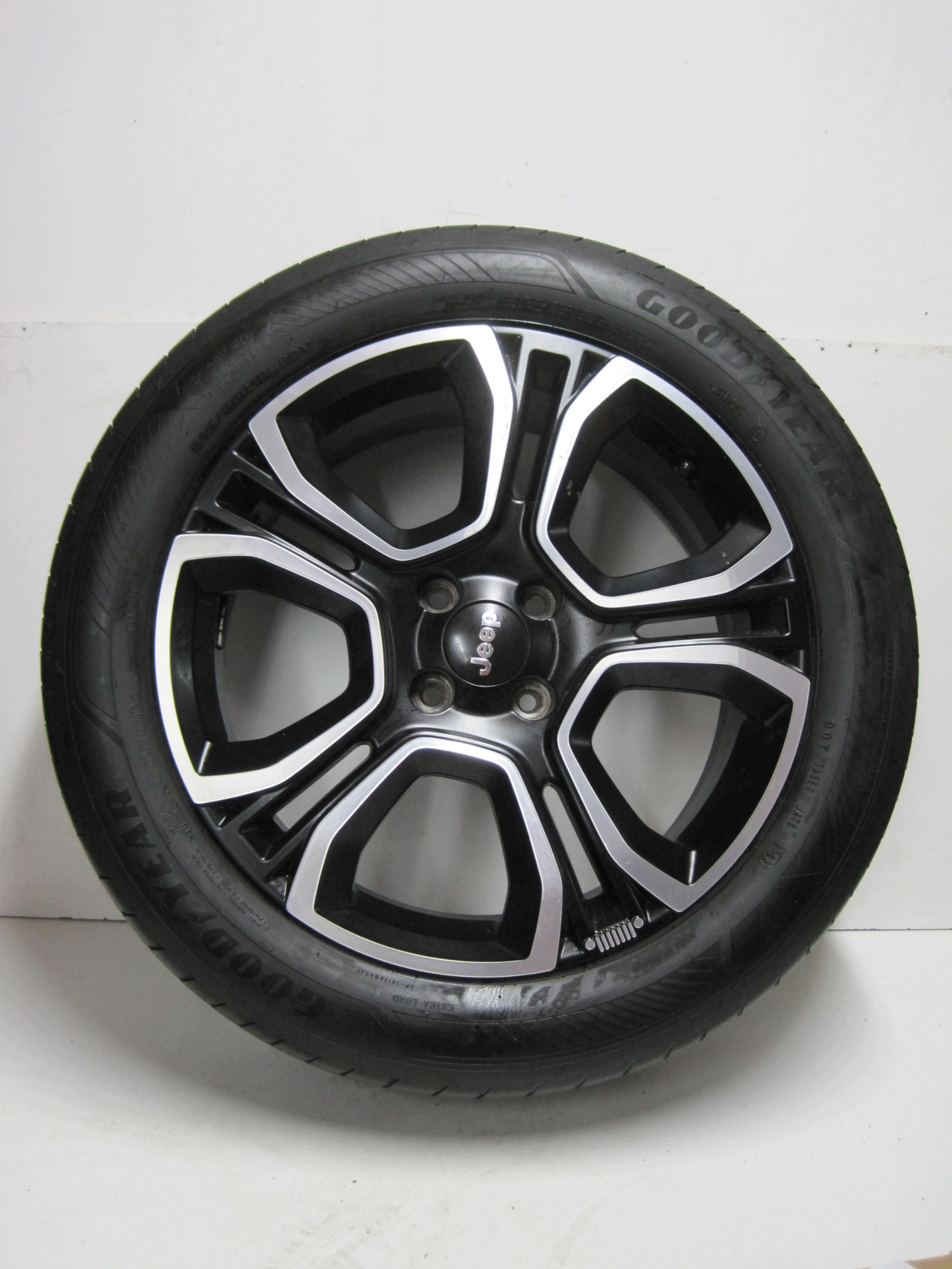 wheels discs tyres JEEP AVENGER R18 4MM