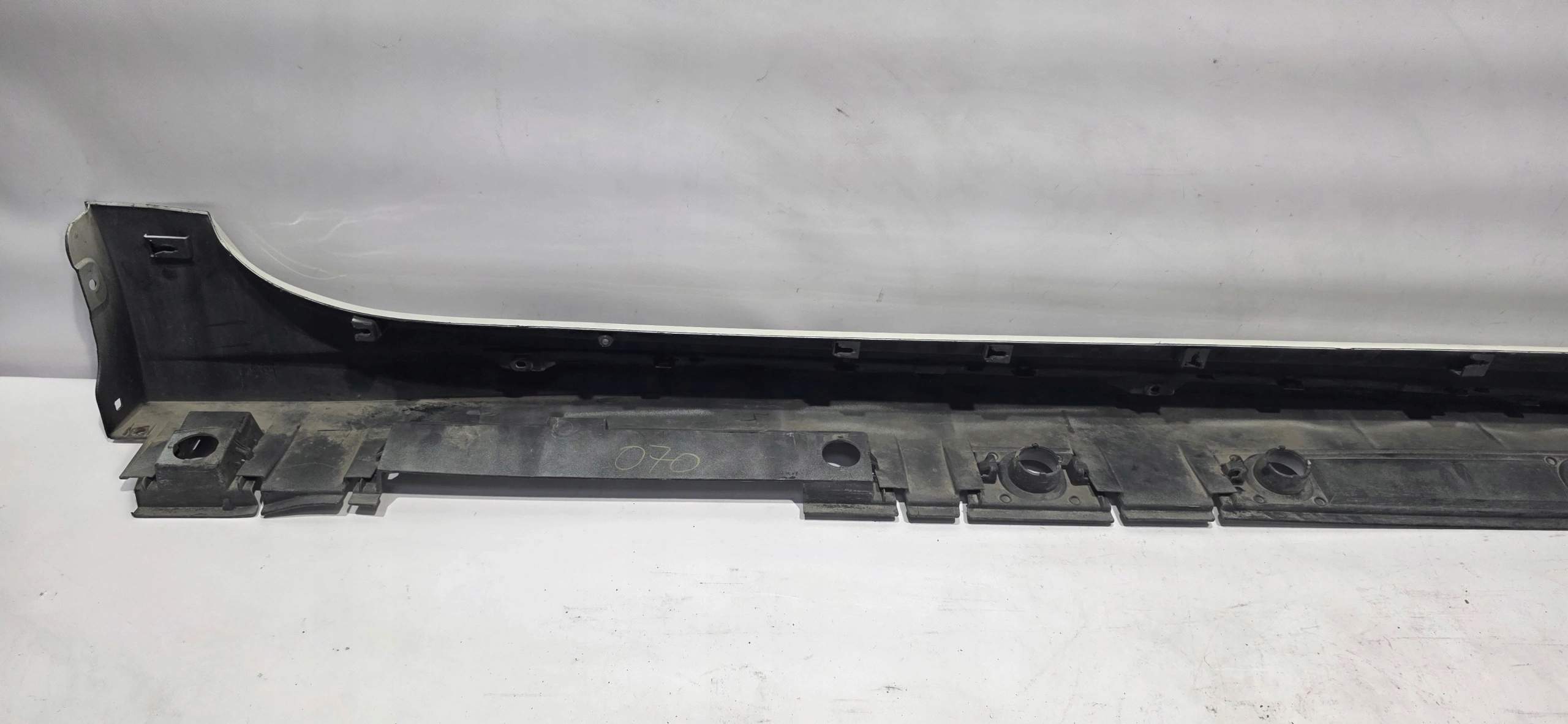 moulding threshold threshold left TOYOTA COROLLA E21 KOMBI GR 19- 75852-YY030