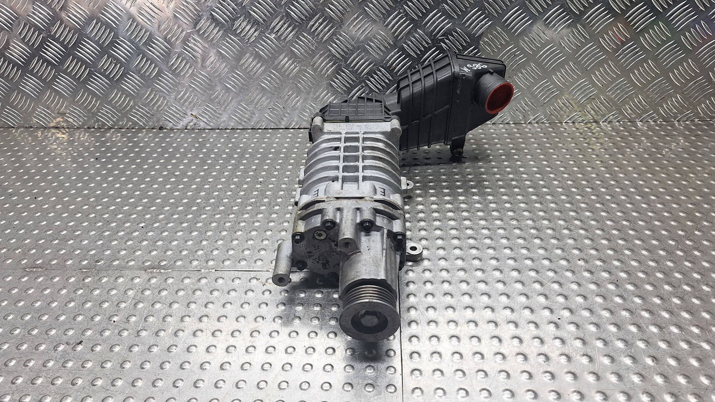 compressor 03C145755J GOLF V A3 8P SCIROCCO III TIGUAN and 1.4 TSI