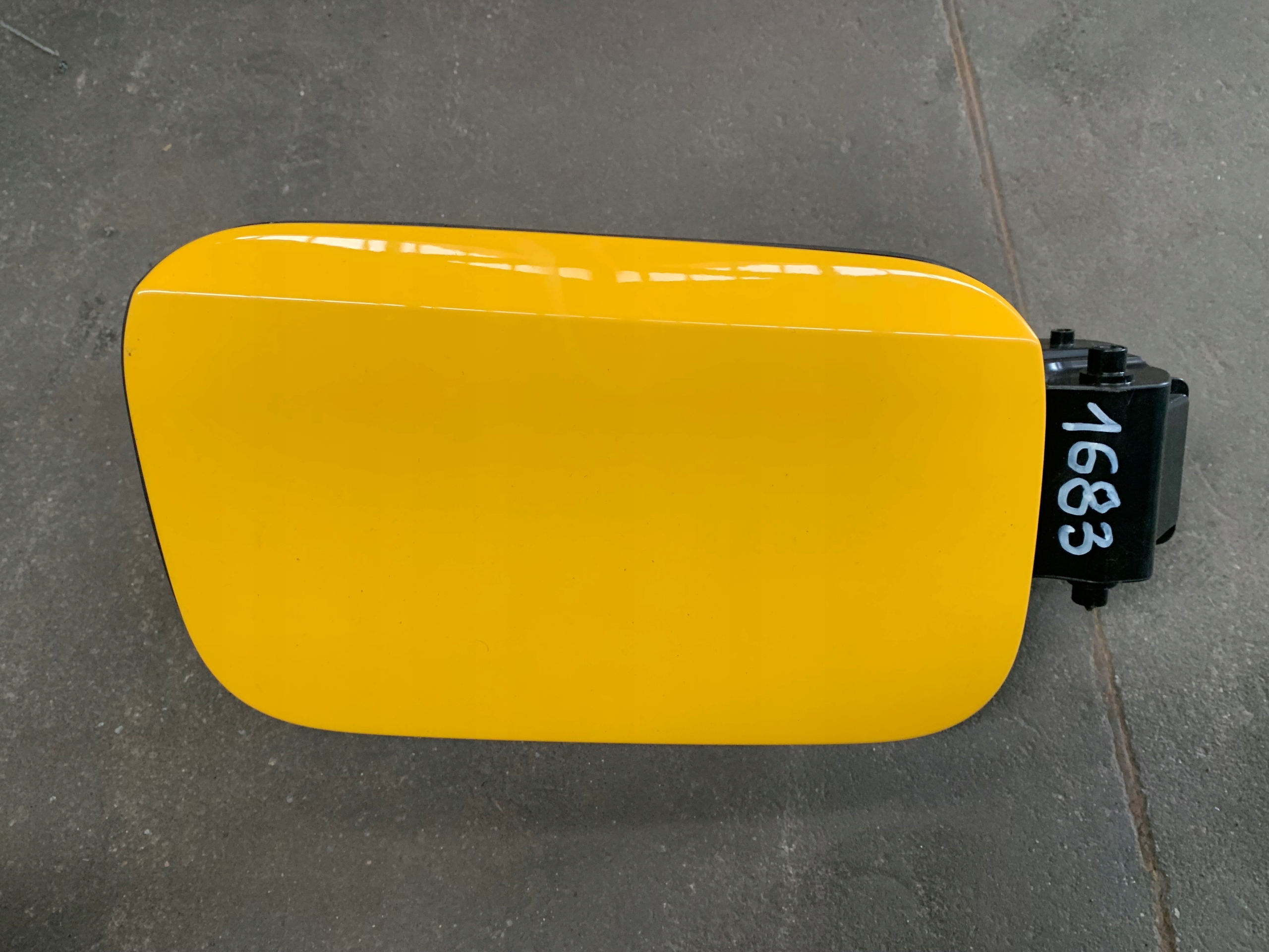 AUDI Rsq33a Q3 ЛЮЧОК ЗАЛИВА ТОПЛИВА KOMPLETNA3f809906