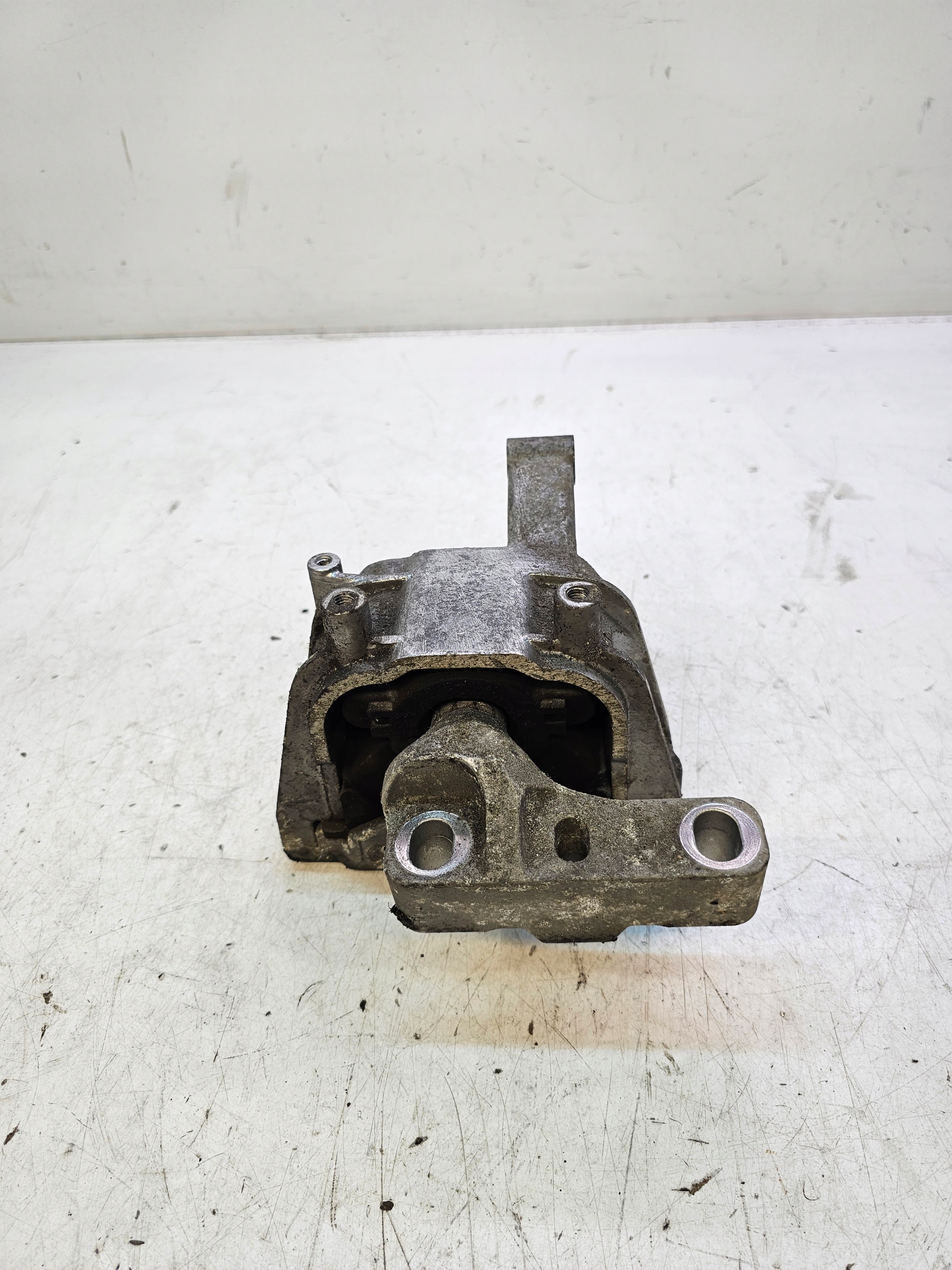holder engine mount AUDI Q3 8U 2.0TDI 5N0199262F