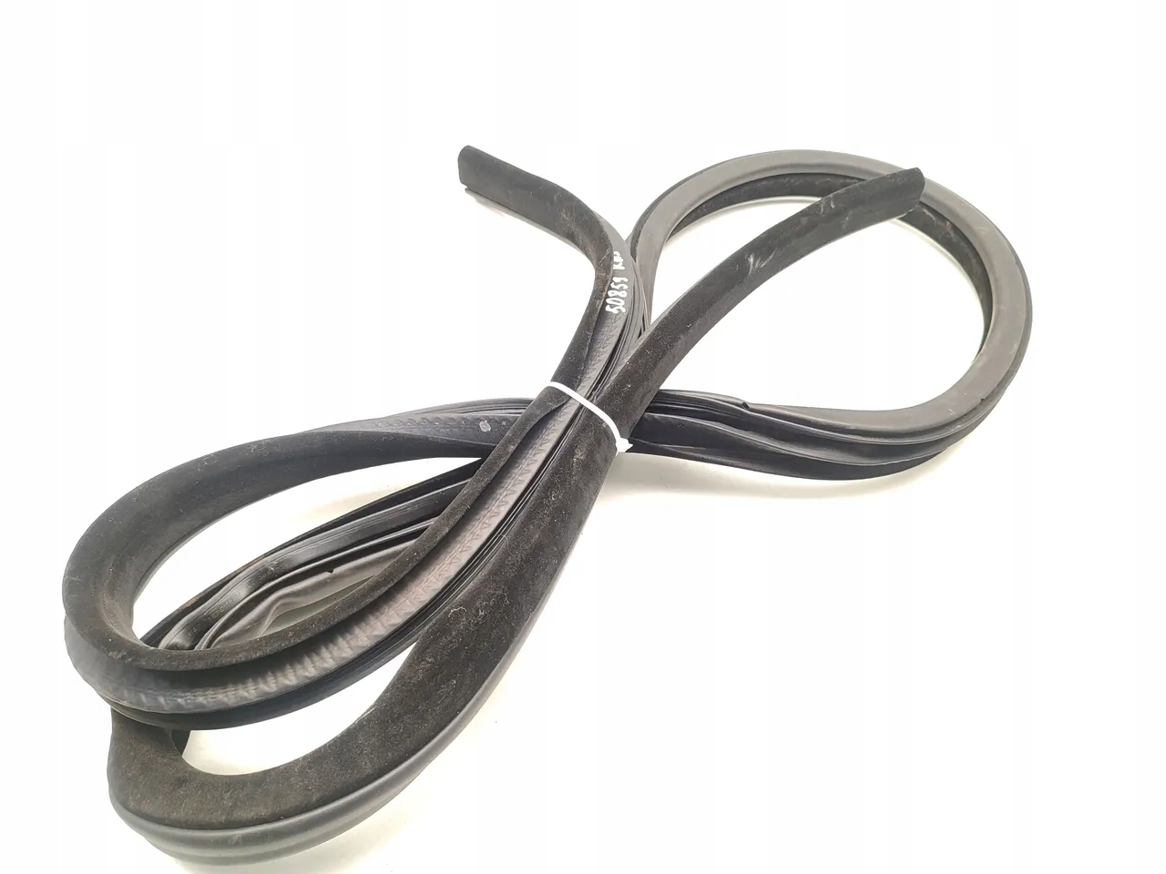 Jaguar XE Резина уплотнитель двери передних 2015