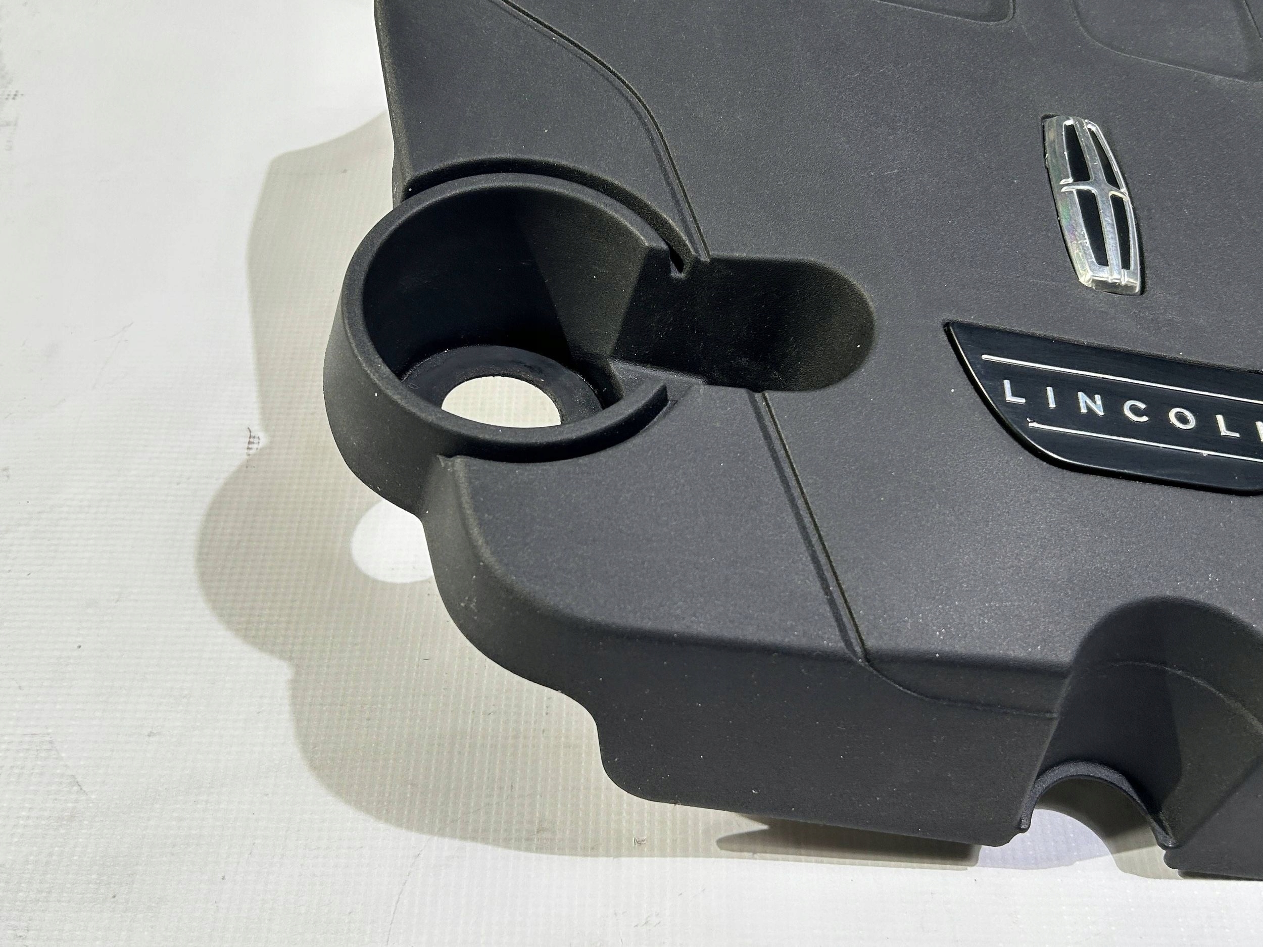 upper motor cover cover Lincoln Continental 2017r