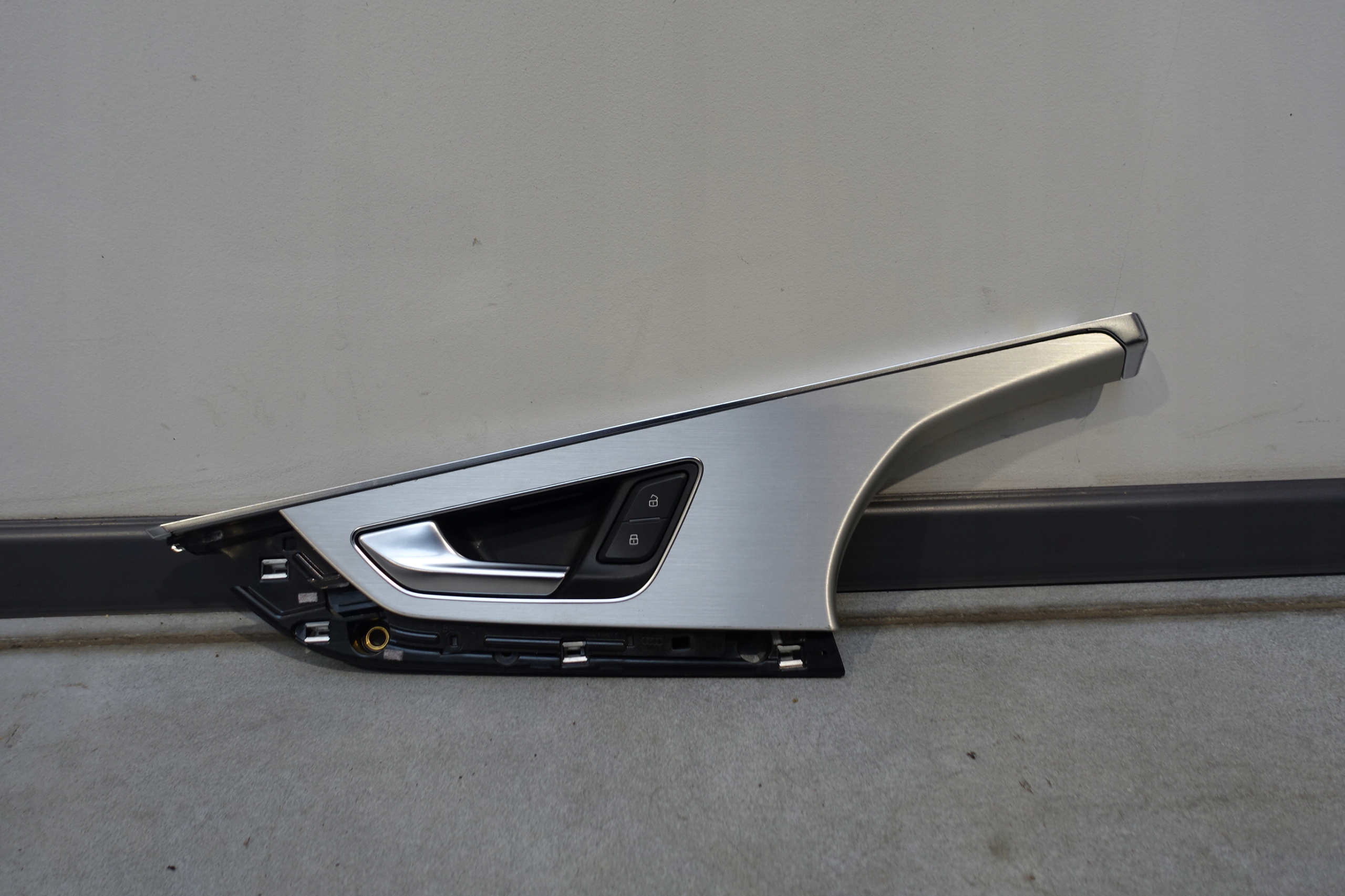 AUDI Q7 KLAMKA WEWNĘTRZNA DEKOR DRZWI LEWY PRZÓD