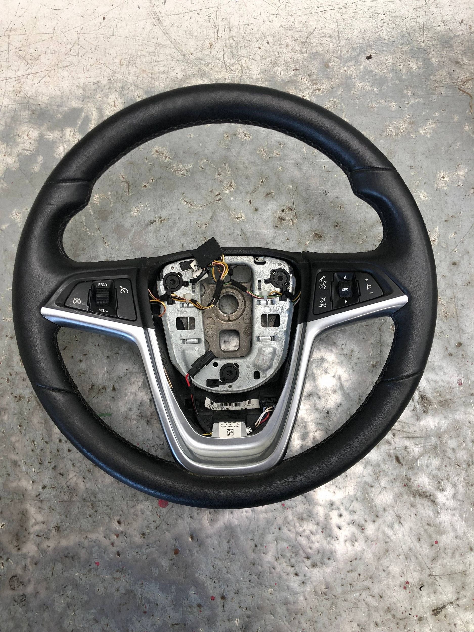 steering wheel, leather MULTIFUNKCJA OPEL ASTRA J 13351025