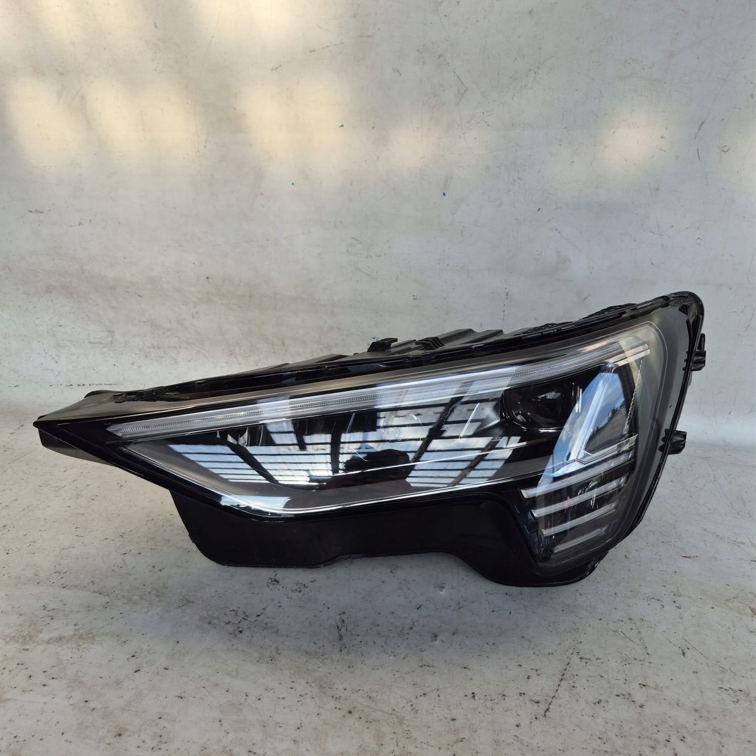AUDI E-TRON 4KE LIFT 22- light left front front DIGITAL MATRIX LIGHT